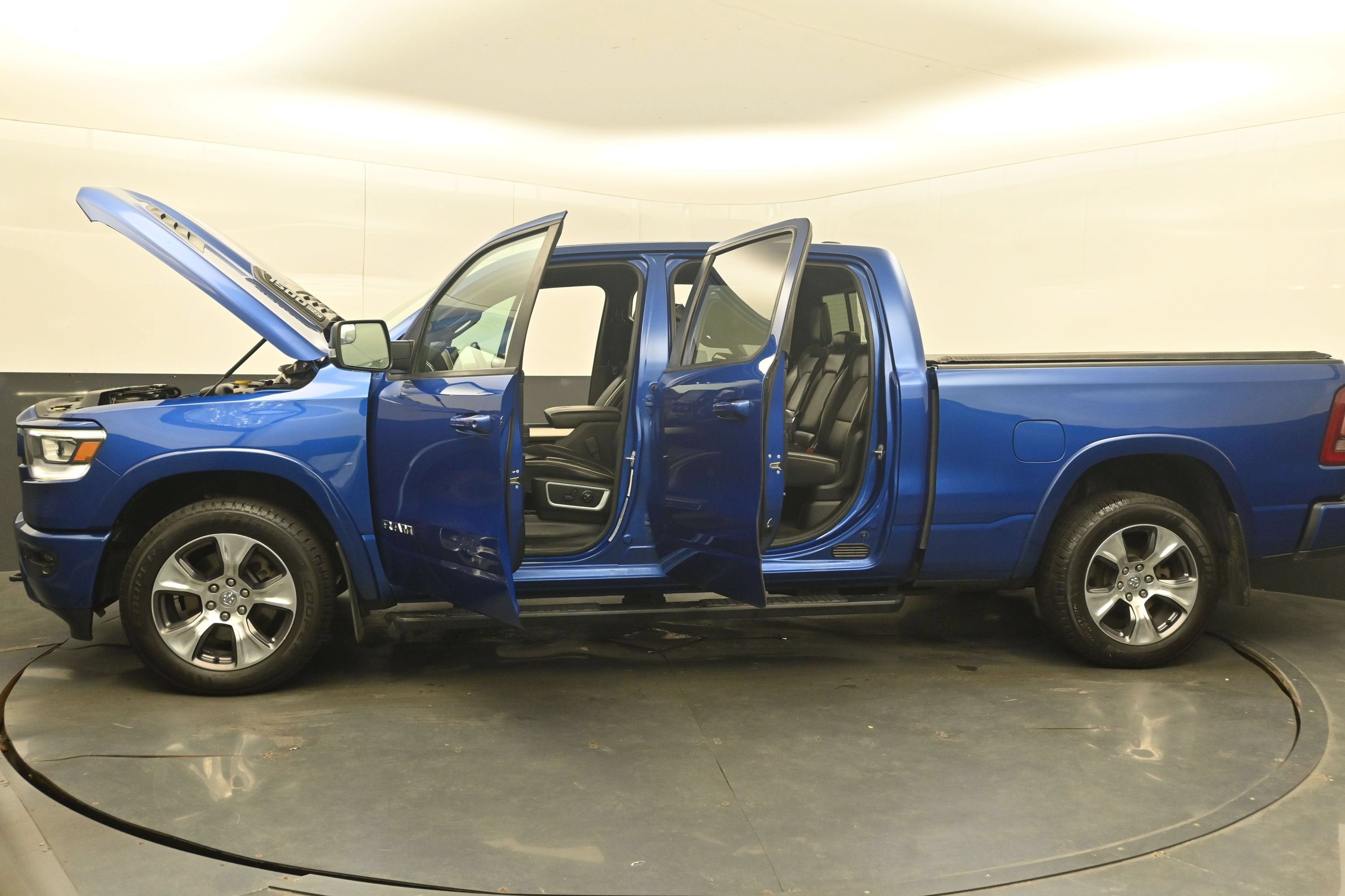 2019 RAM 1500 Laramie Crew Cab 4x4 6'4" Box