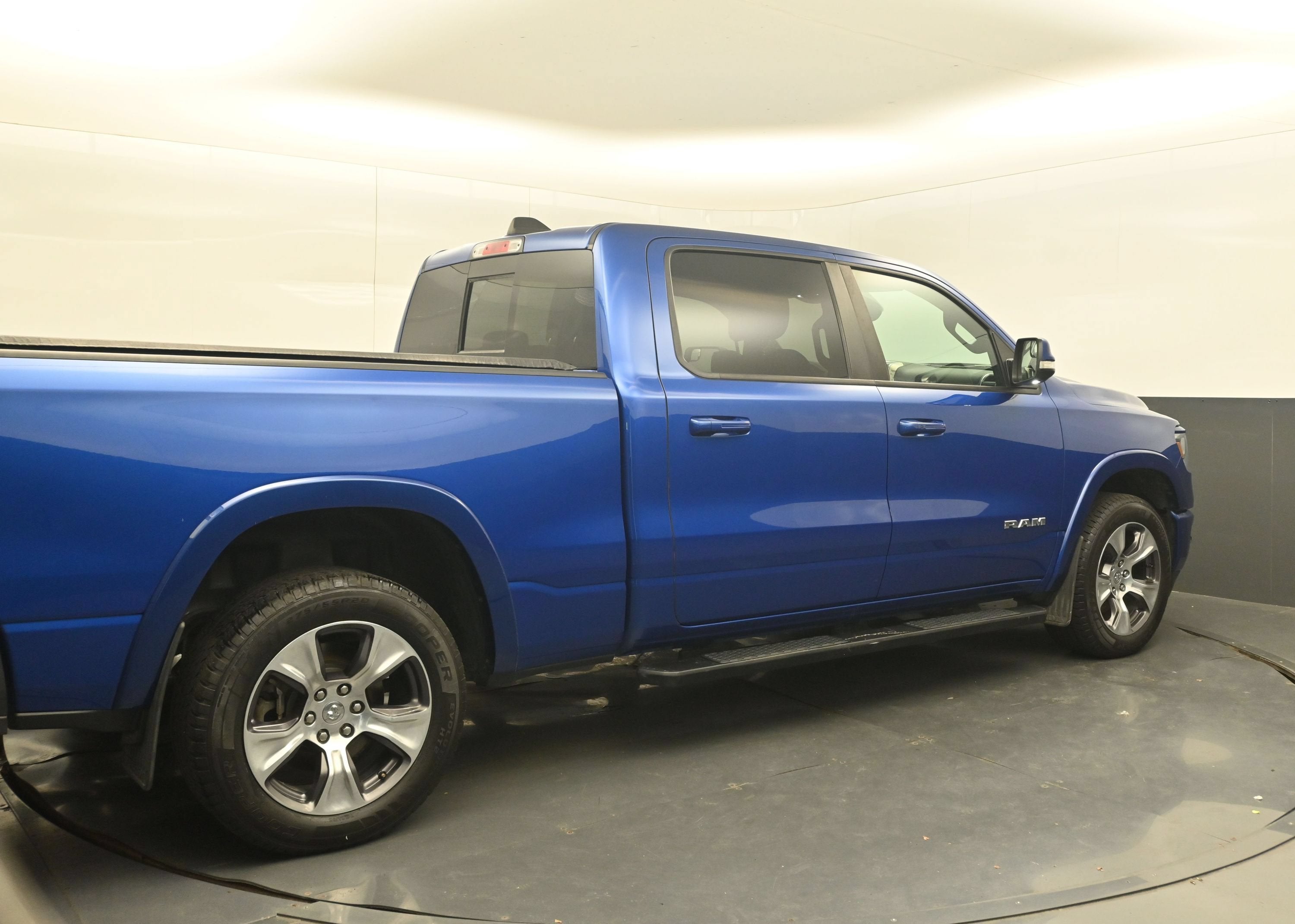 2019 RAM 1500 Laramie Crew Cab 4x4 6'4" Box