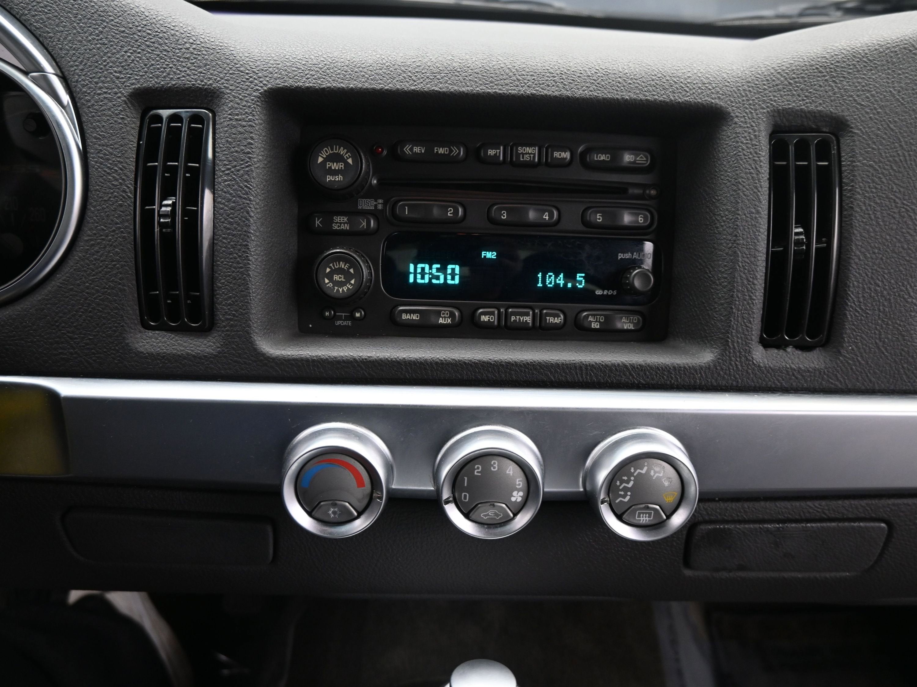 2004 Chevrolet SSR LS