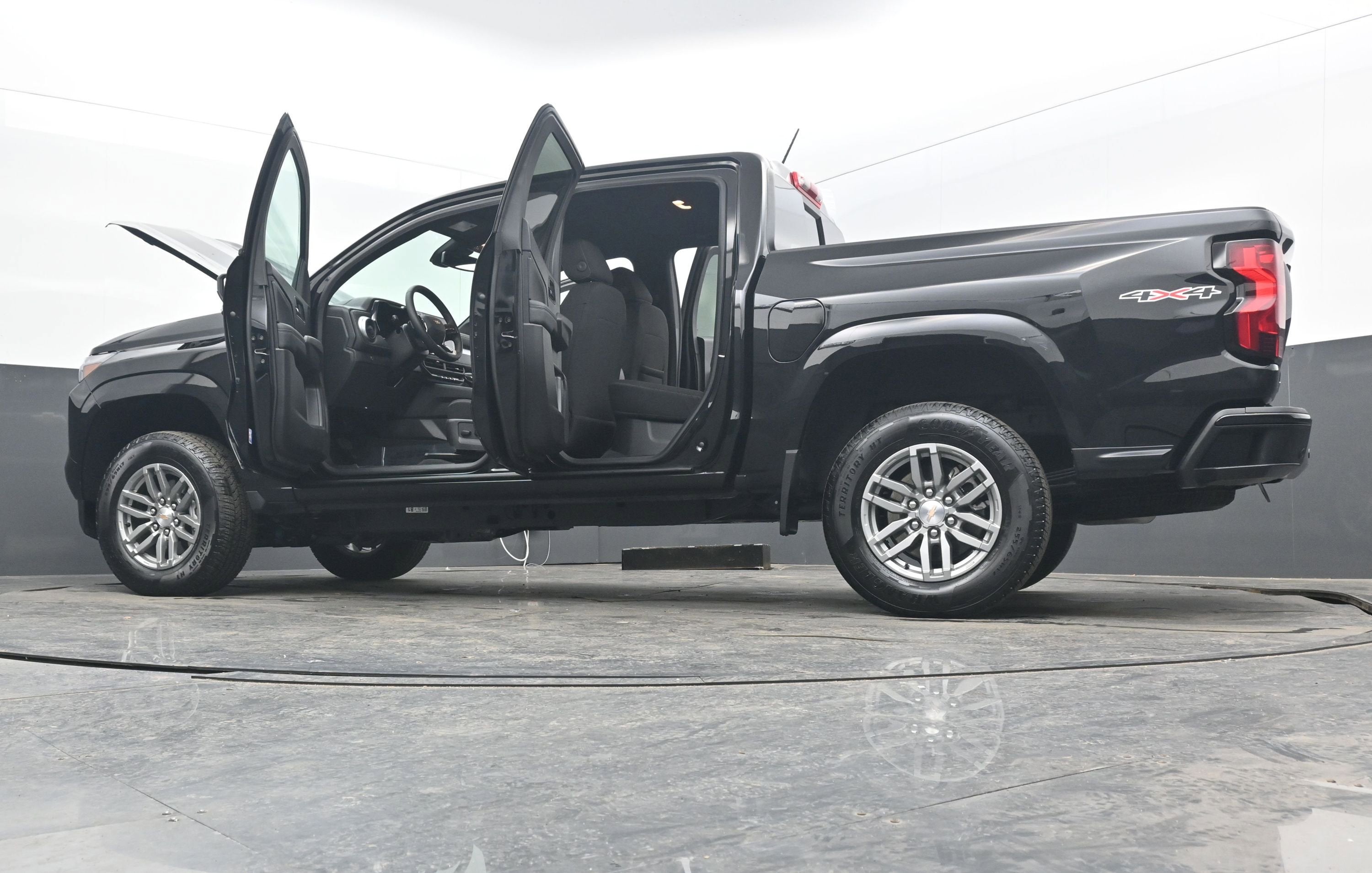 2025 Chevrolet Colorado WT/LT