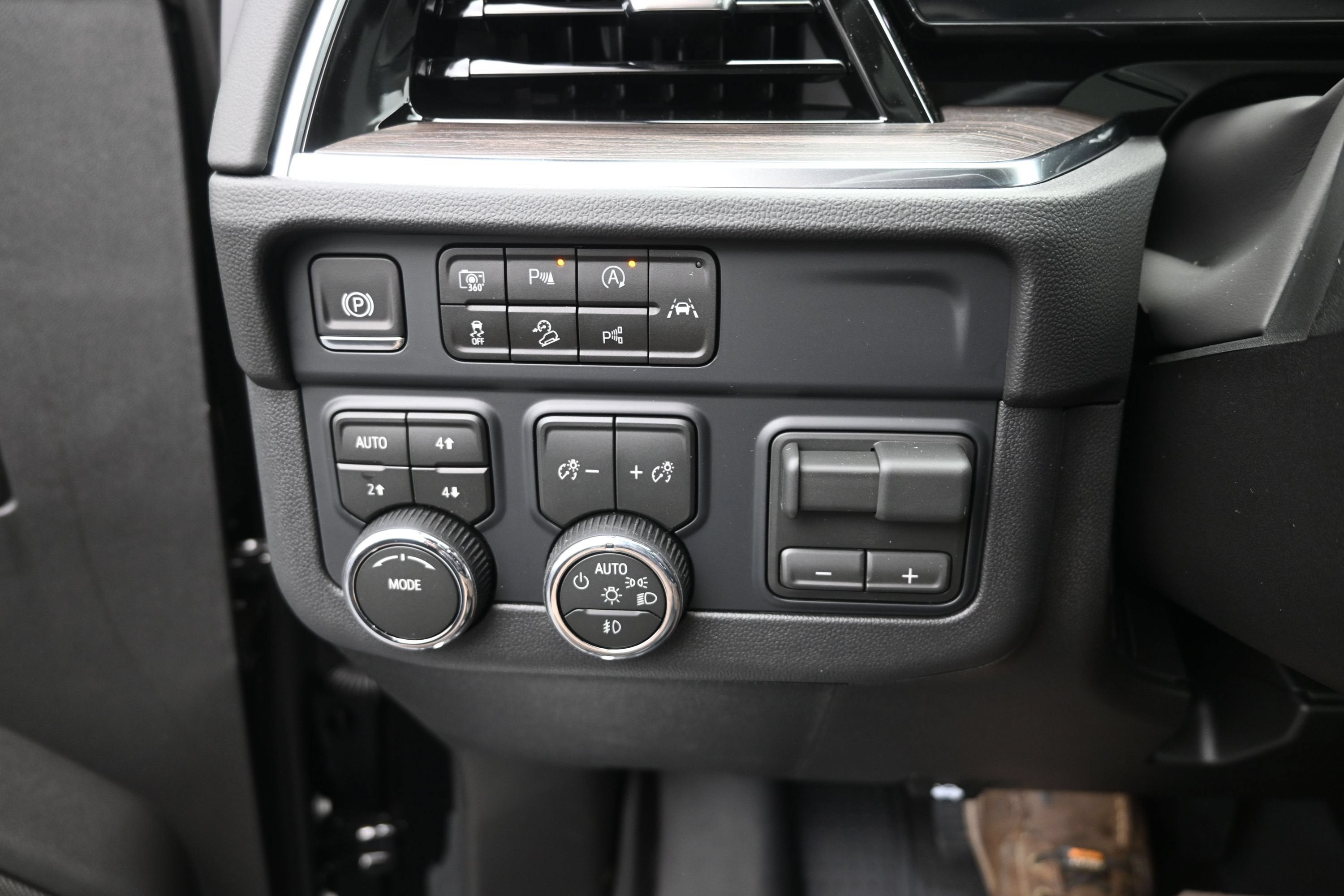 2027 Chevrolet Suburban LT - Photo 13