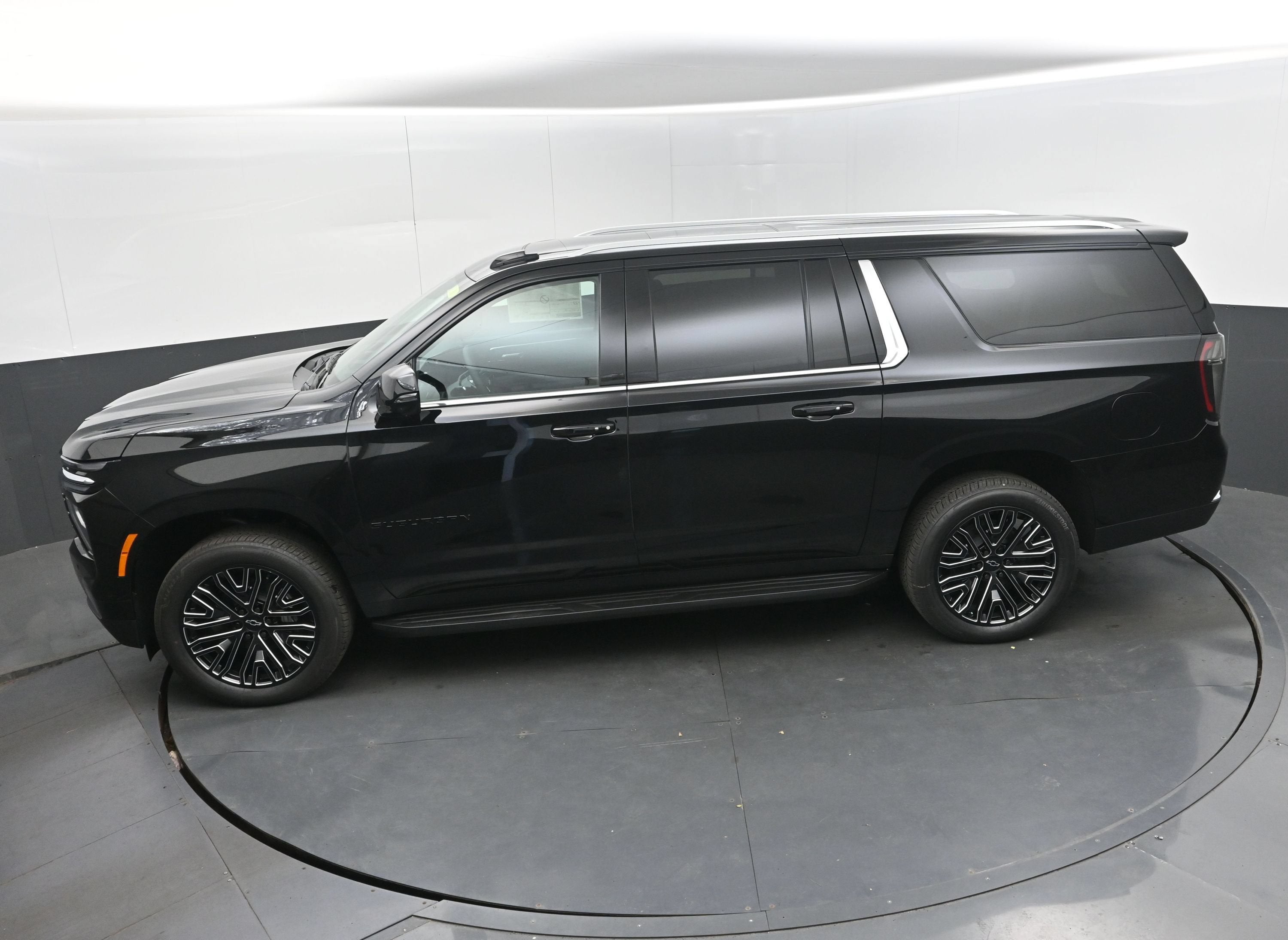 2027 Chevrolet Suburban LT - Photo 34