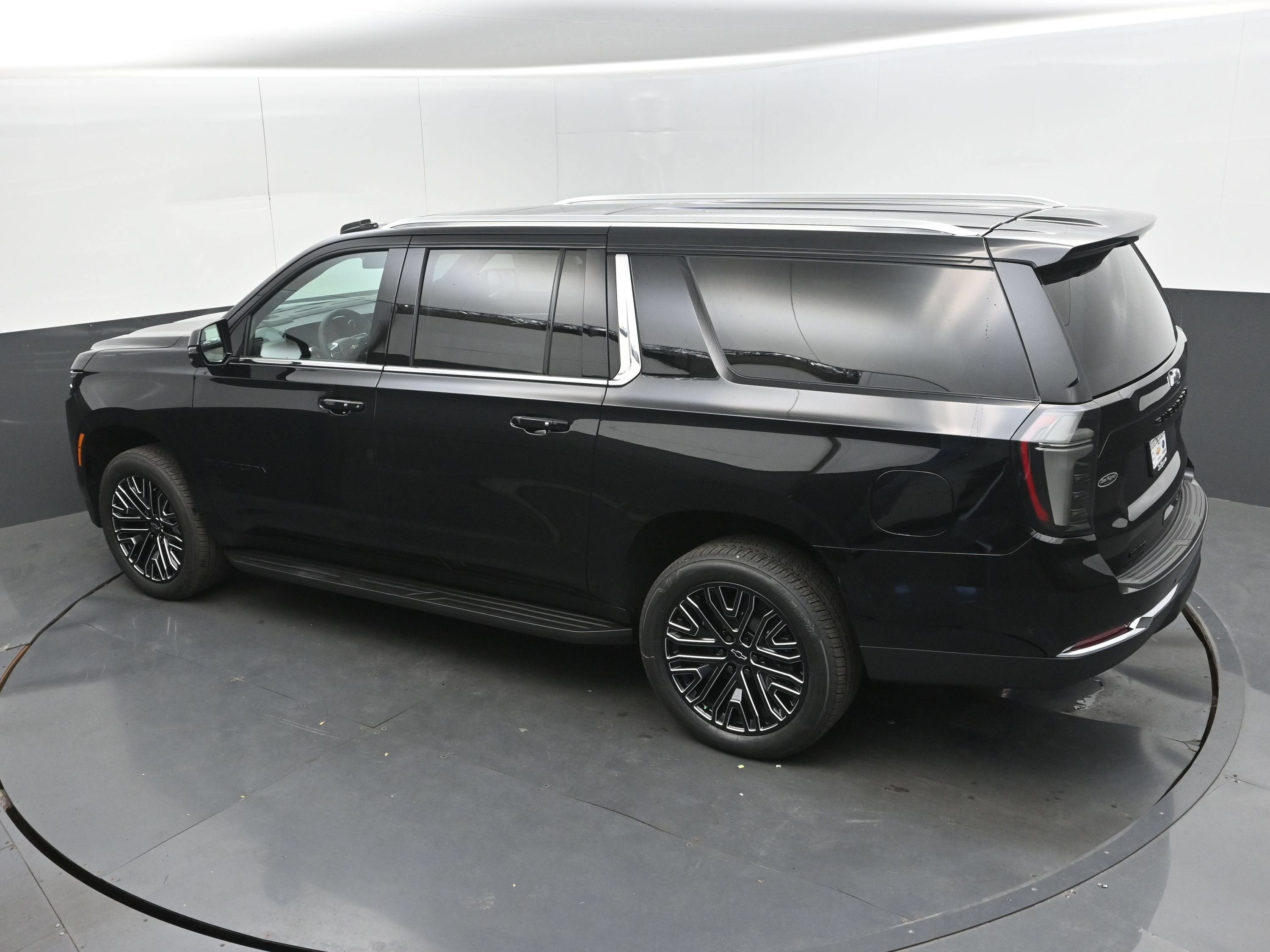 2027 Chevrolet Suburban LT - Photo 35