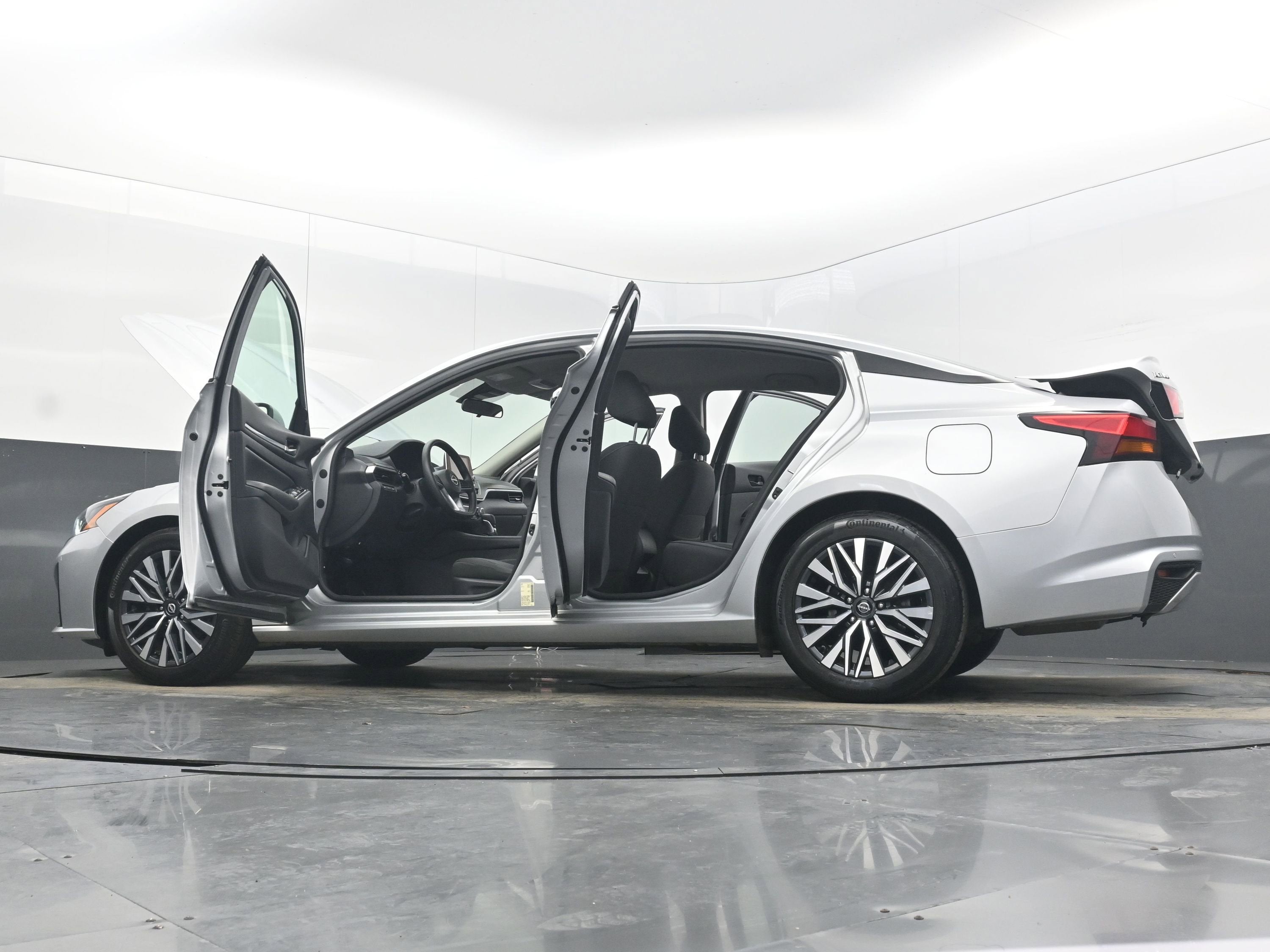 2023 Nissan Altima SV FWD