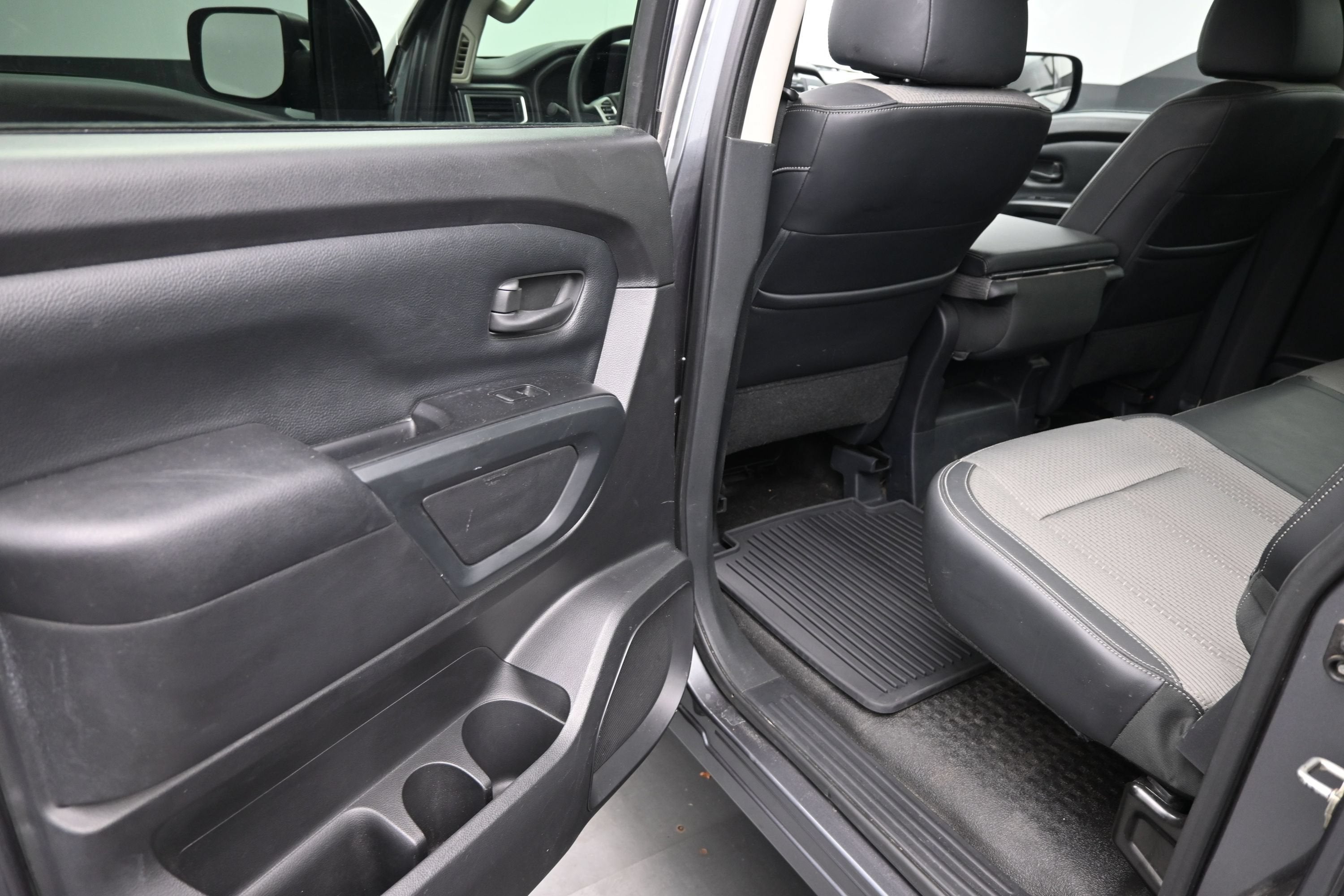 2018 Nissan TITAN S