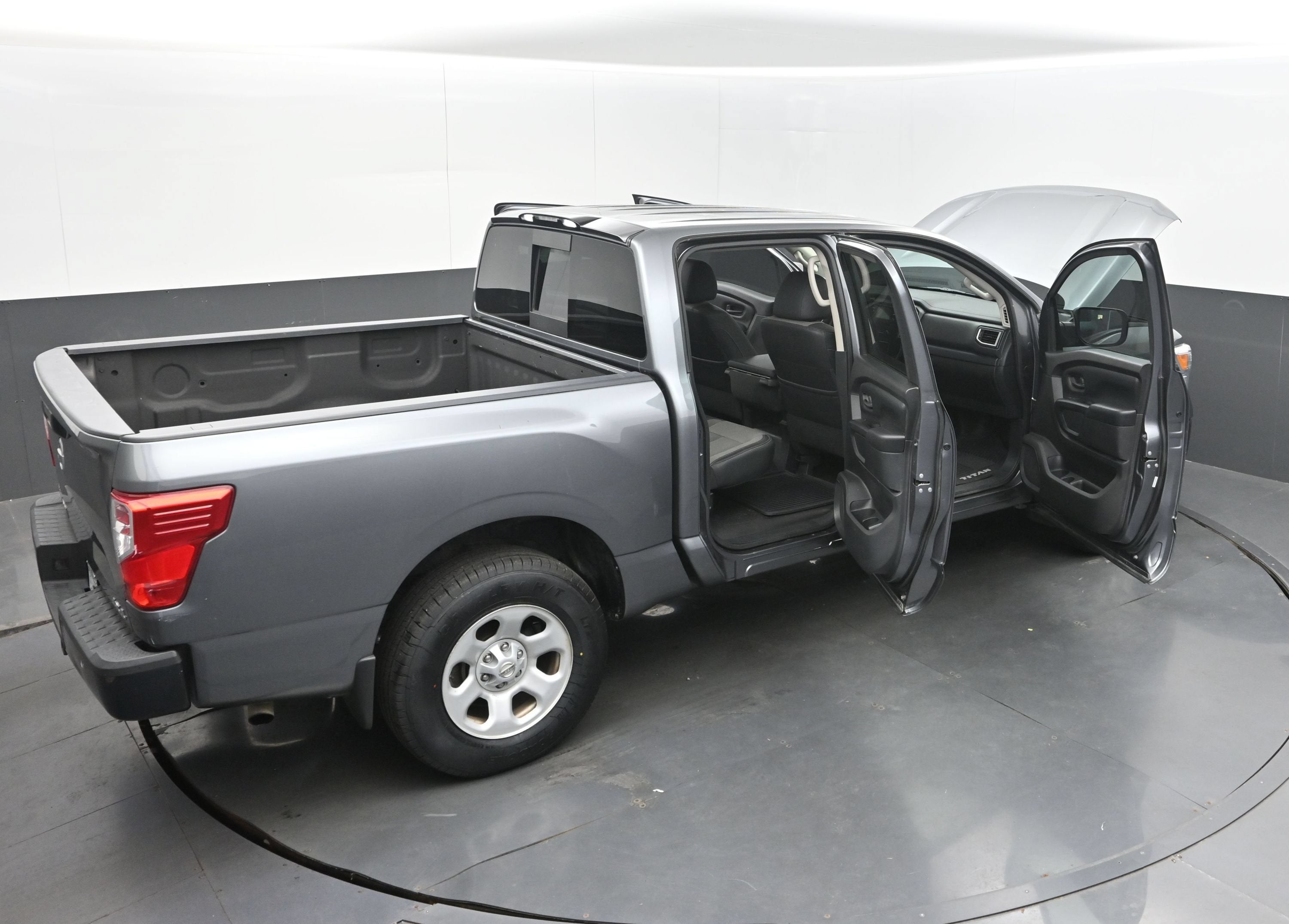 2018 Nissan TITAN S