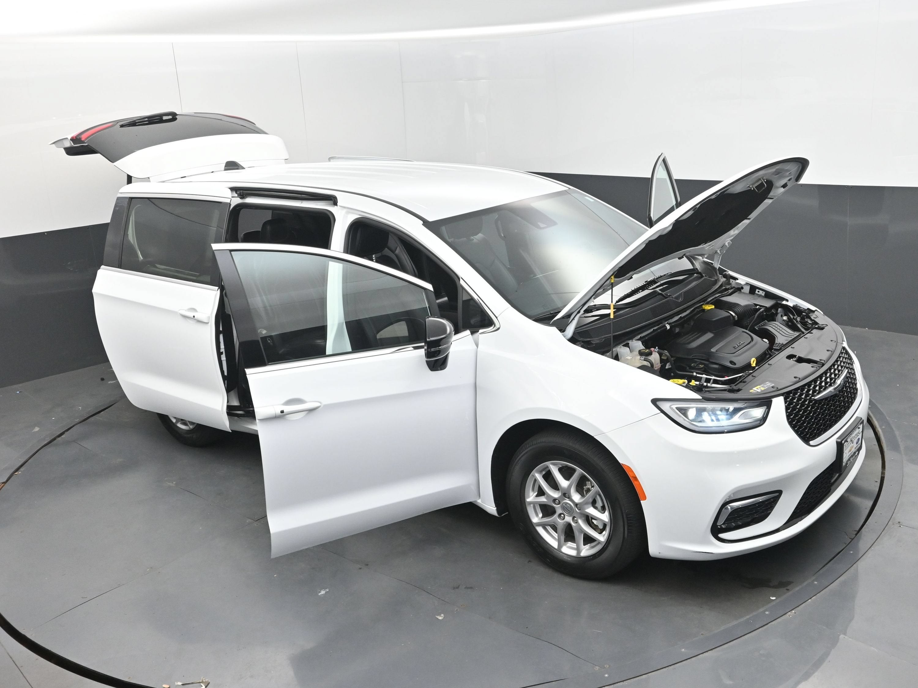 2025 Chrysler Pacifica Select
