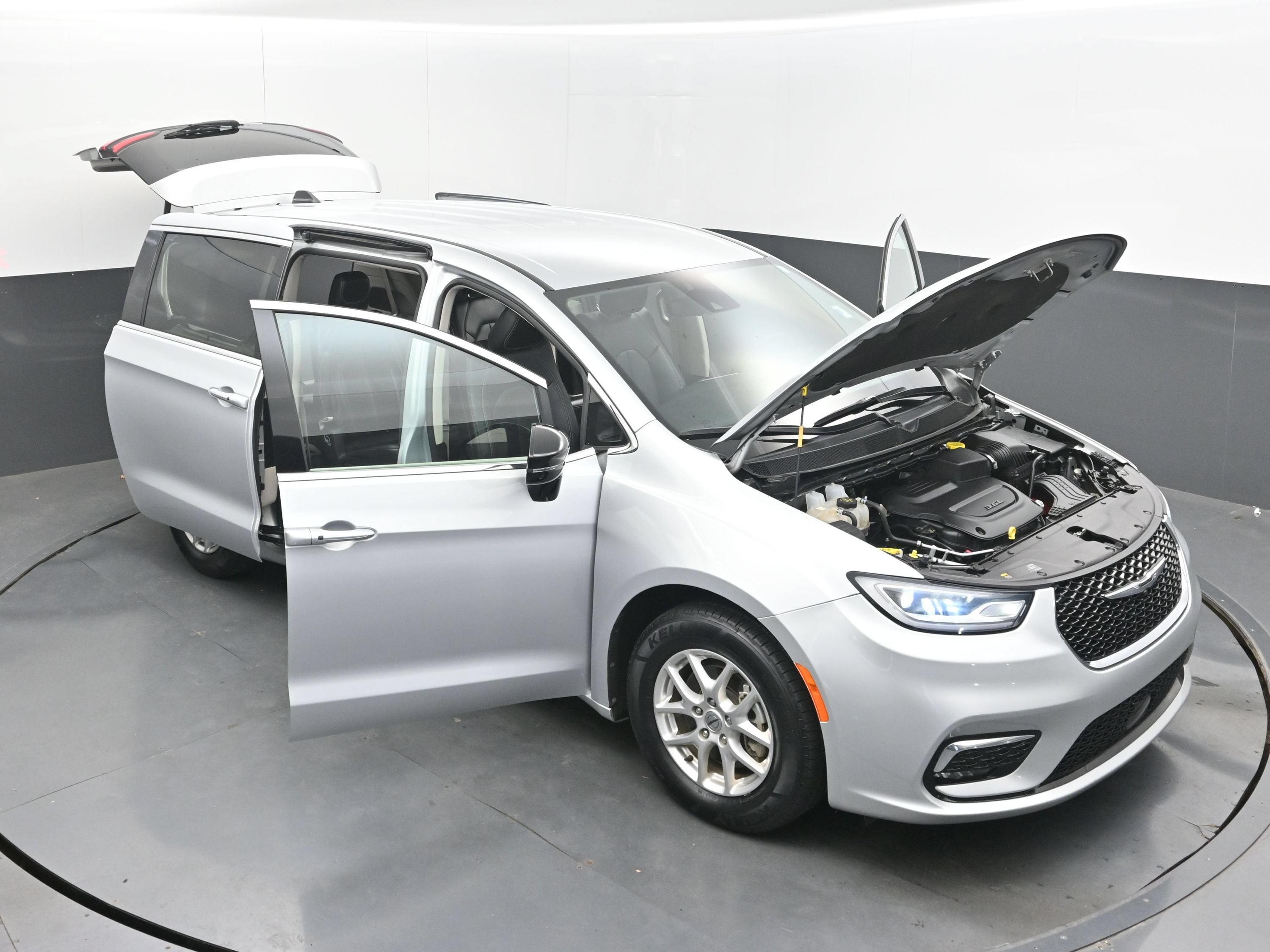 2024 Chrysler Pacifica Touring L
