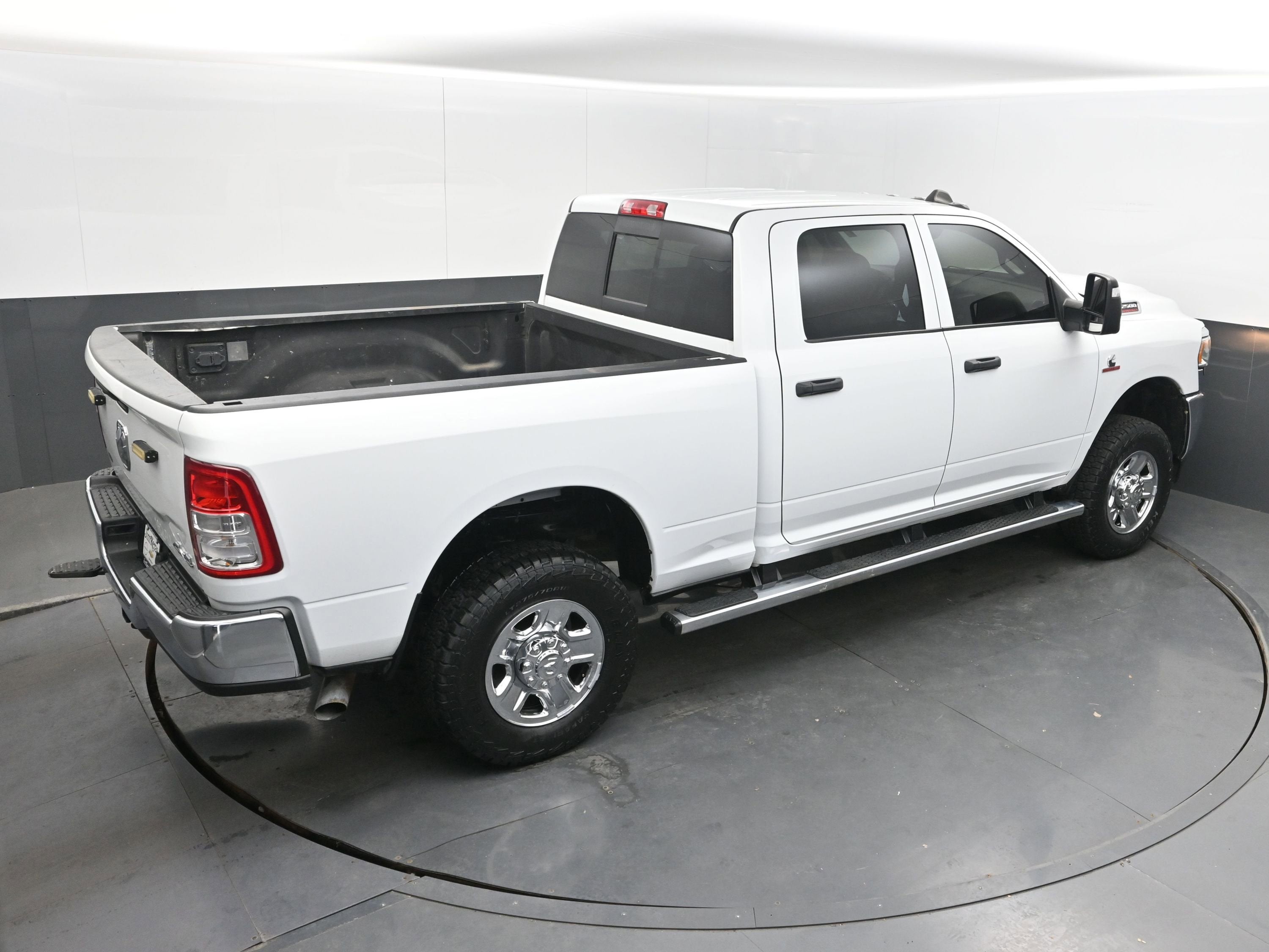 2023 RAM 2500 Tradesman Crew Cab 4x4 6'4" Box