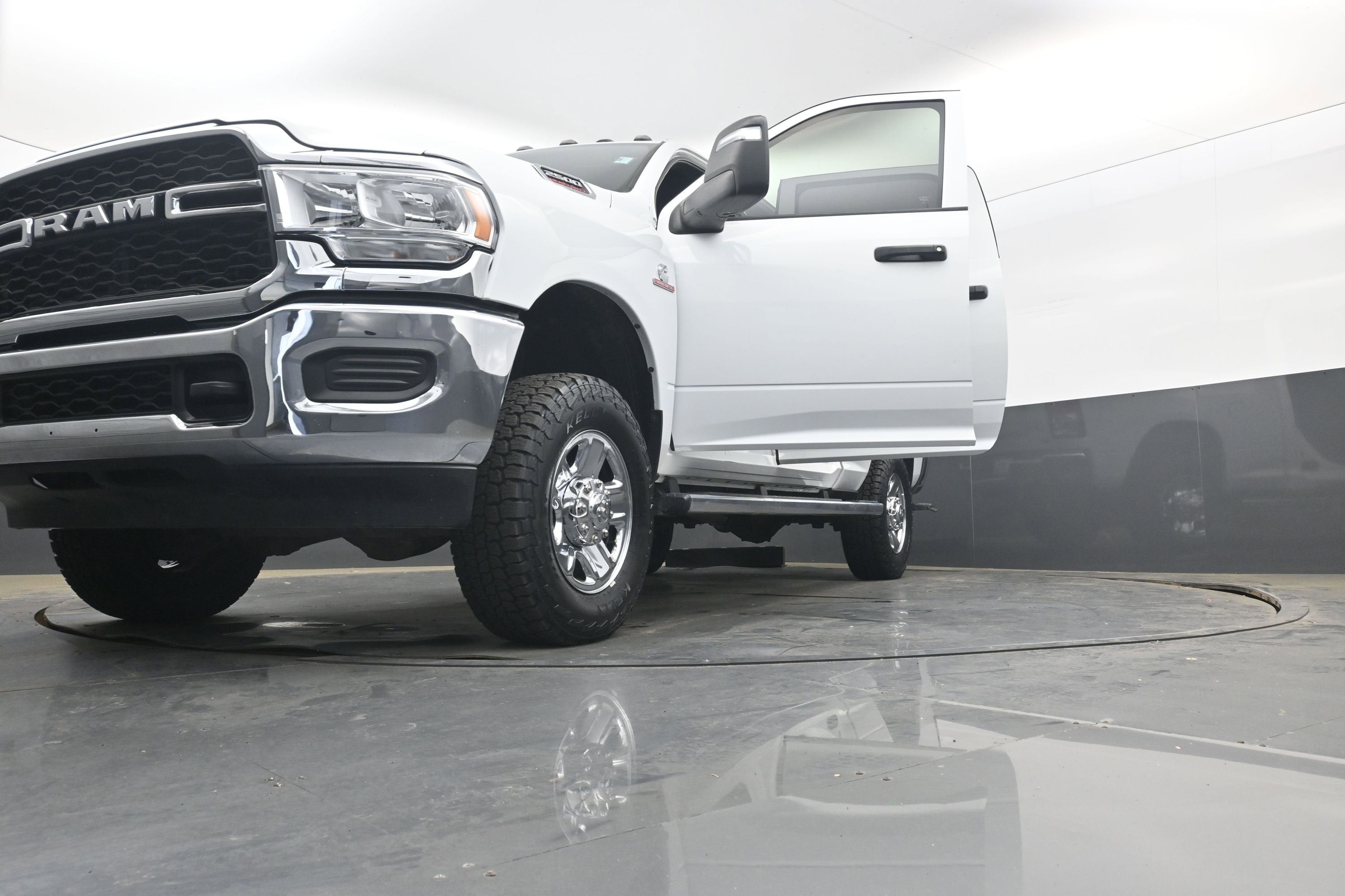 2023 RAM 2500 Tradesman Crew Cab 4x4 6'4" Box