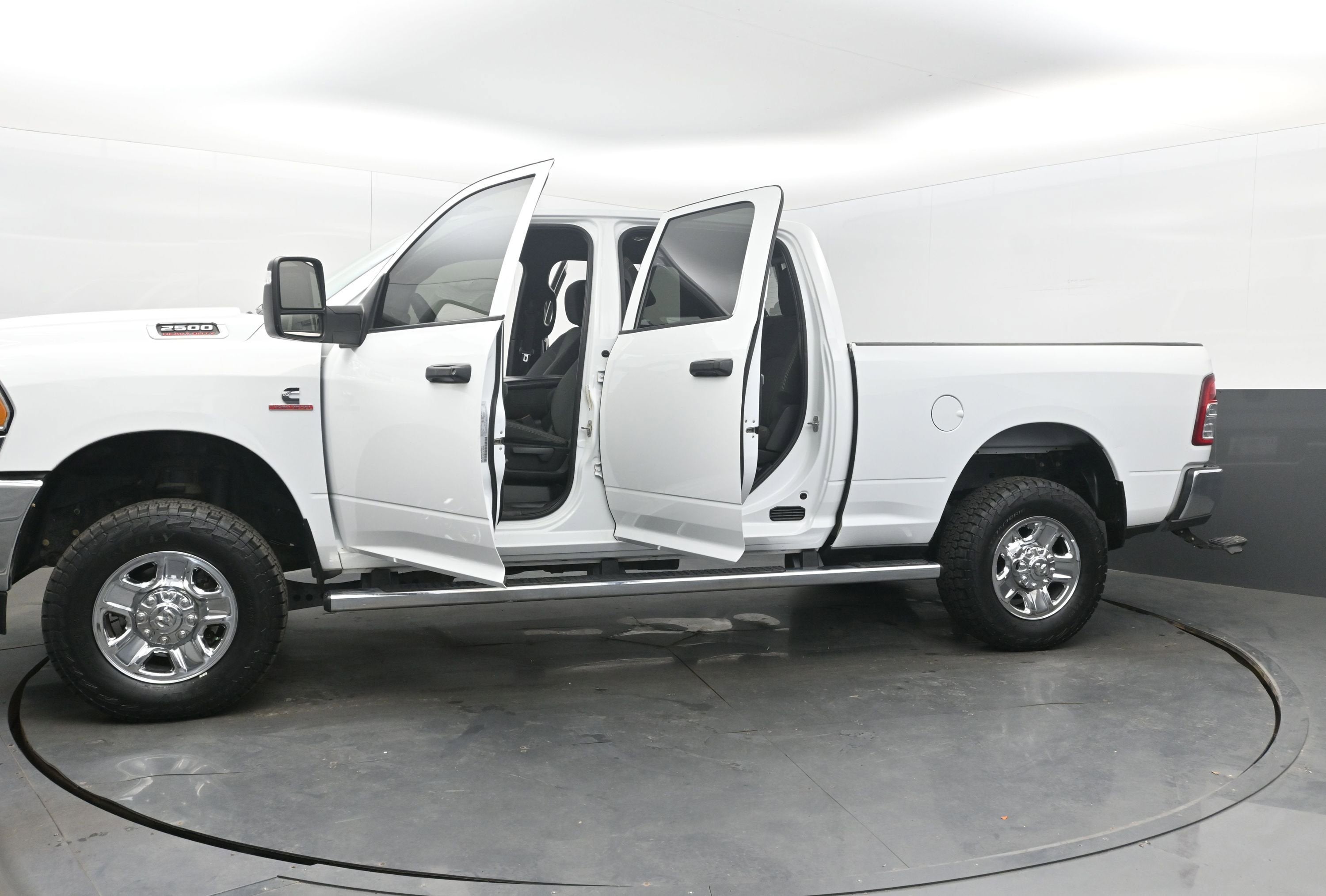 2023 RAM 2500 Tradesman Crew Cab 4x4 6'4" Box