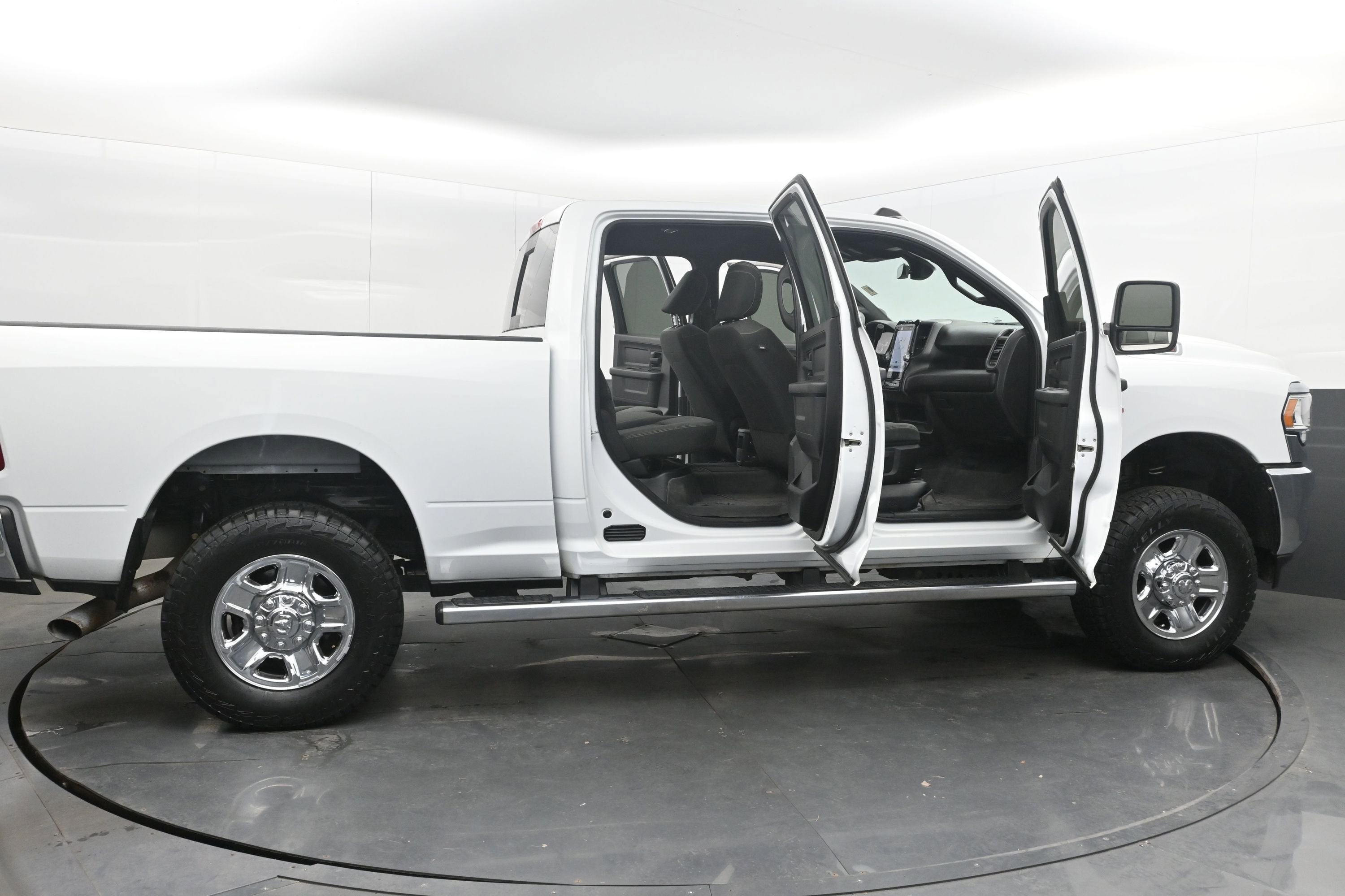 2023 RAM 2500 Tradesman Crew Cab 4x4 6'4" Box
