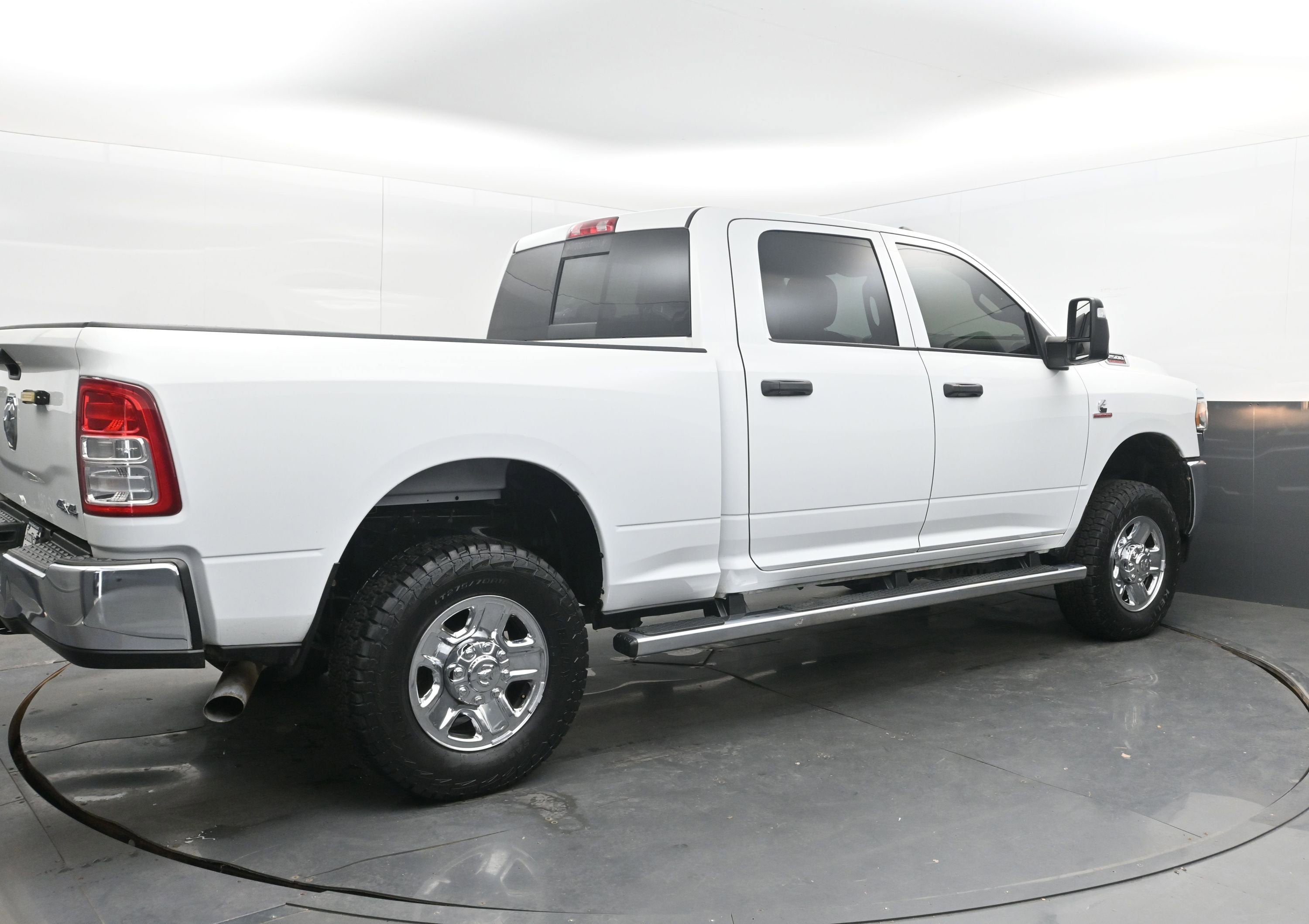 2023 RAM 2500 Tradesman Crew Cab 4x4 6'4" Box