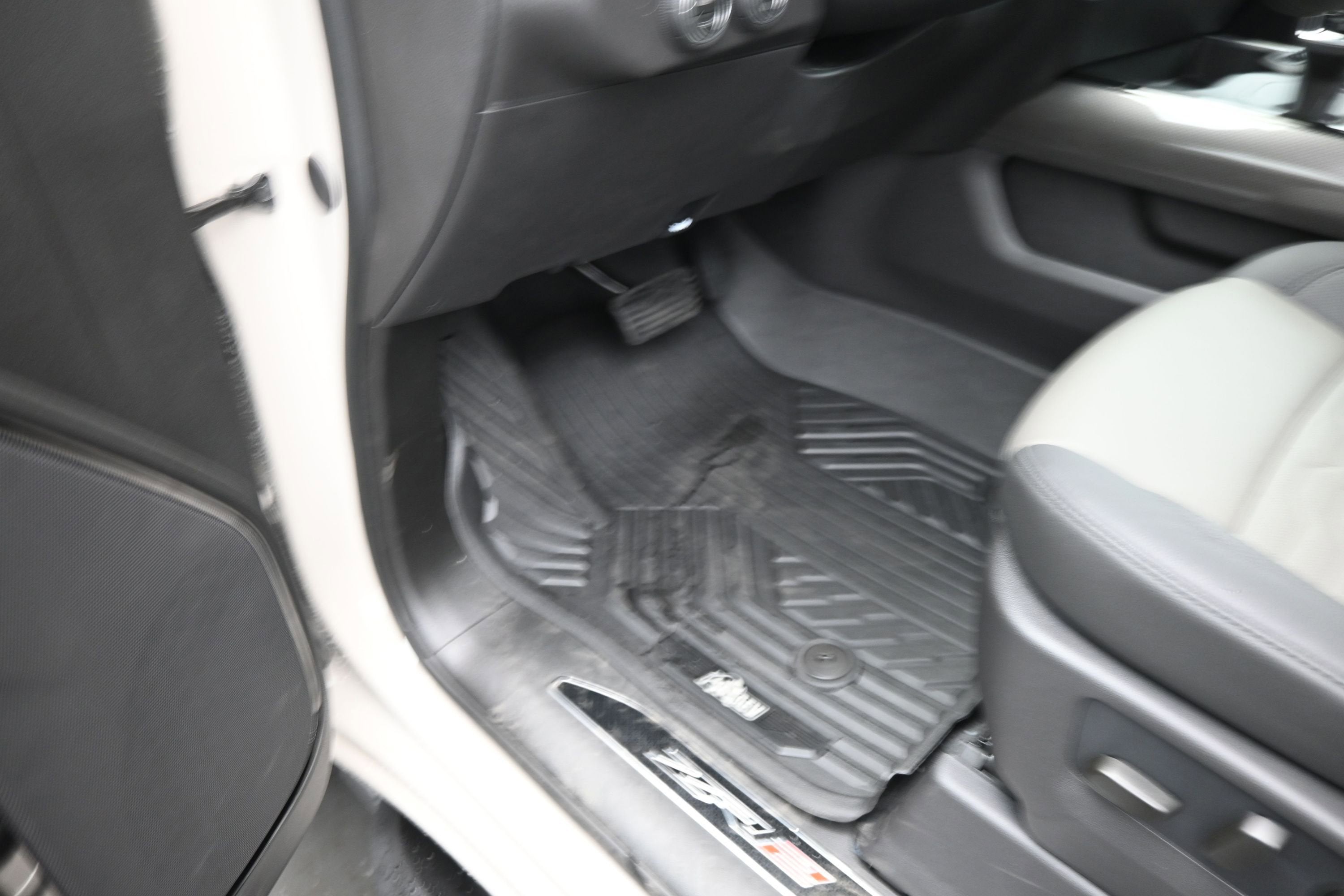 2026 Chevrolet Silverado 1500 ZR2 - Photo 11