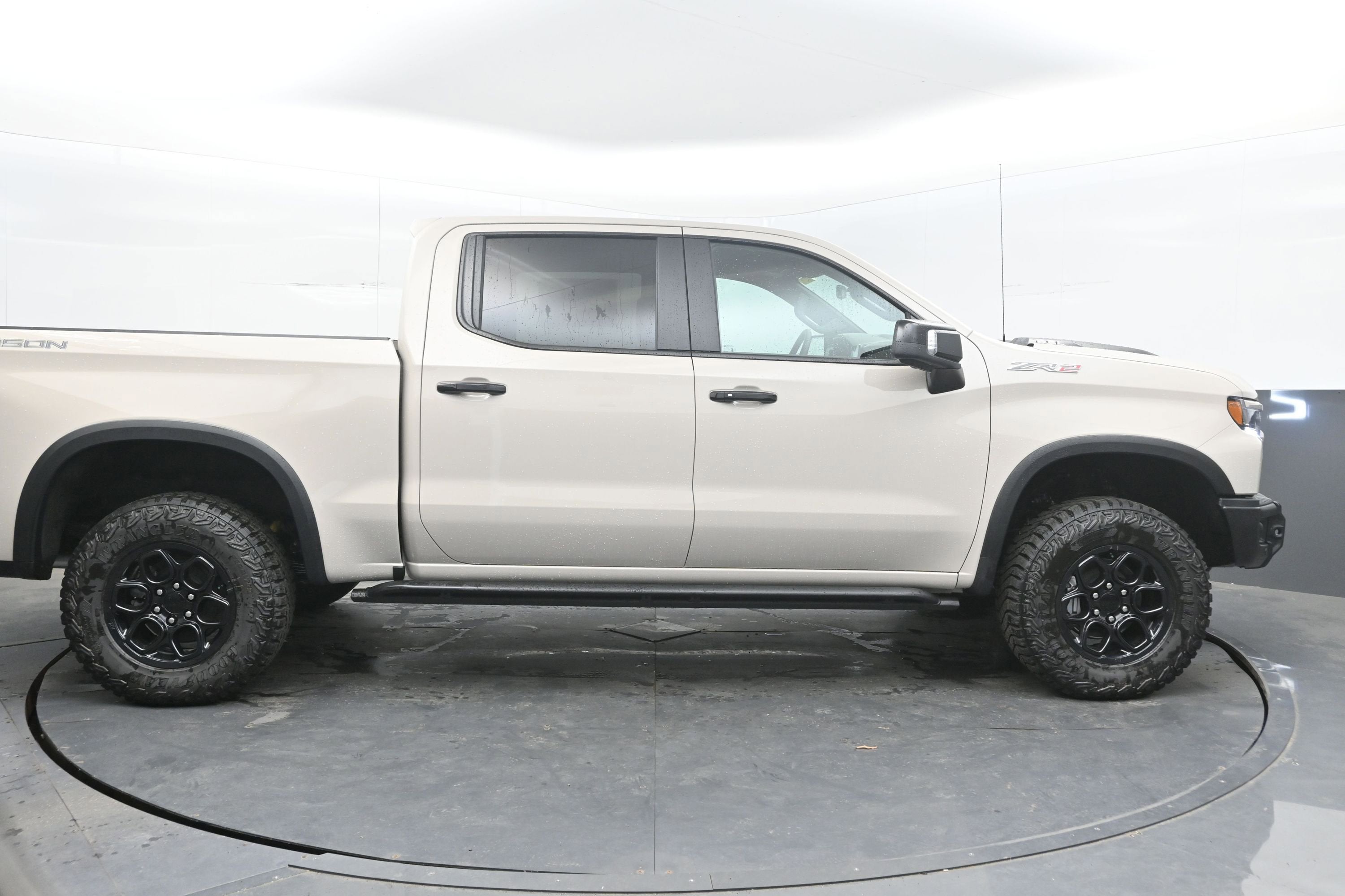 2026 Chevrolet Silverado 1500 ZR2 - Photo 8
