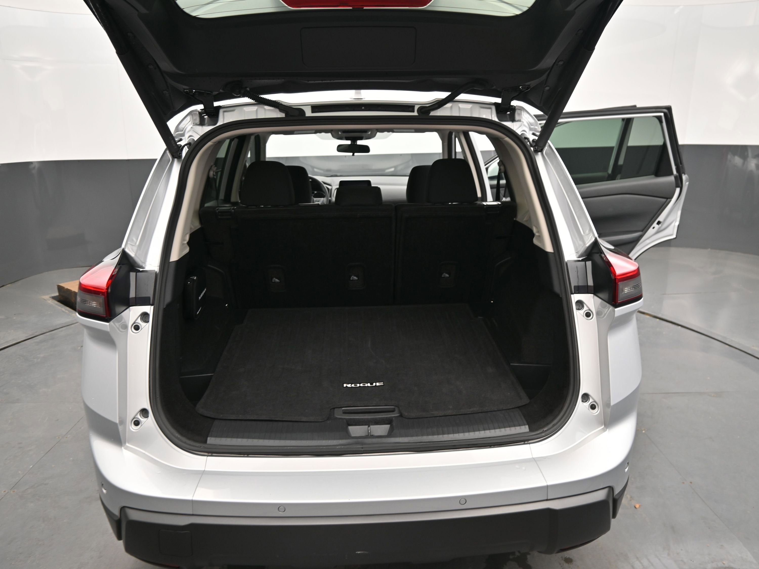 2025 Nissan Rogue SV FWD