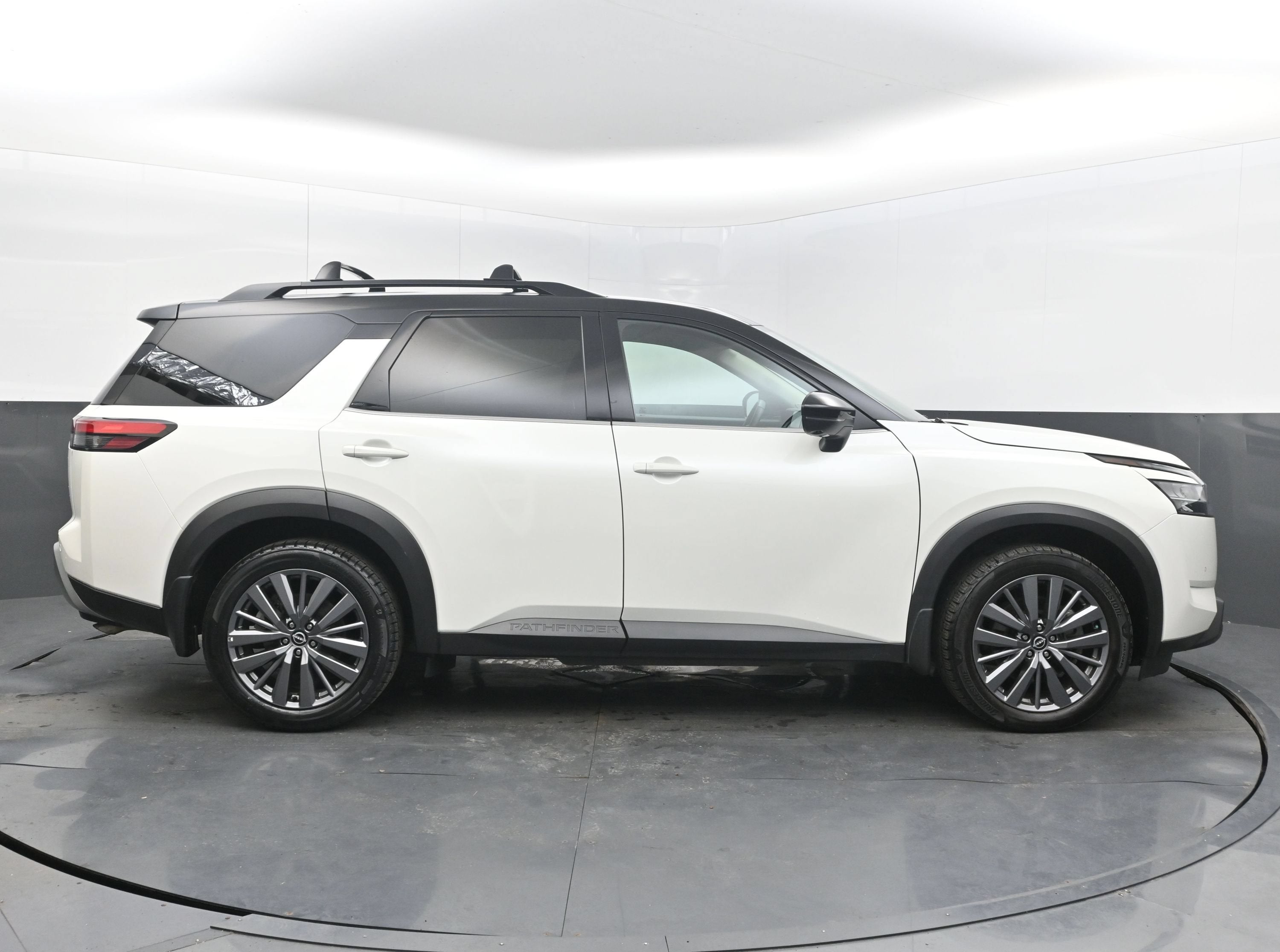 2024 Nissan Pathfinder SL FWD