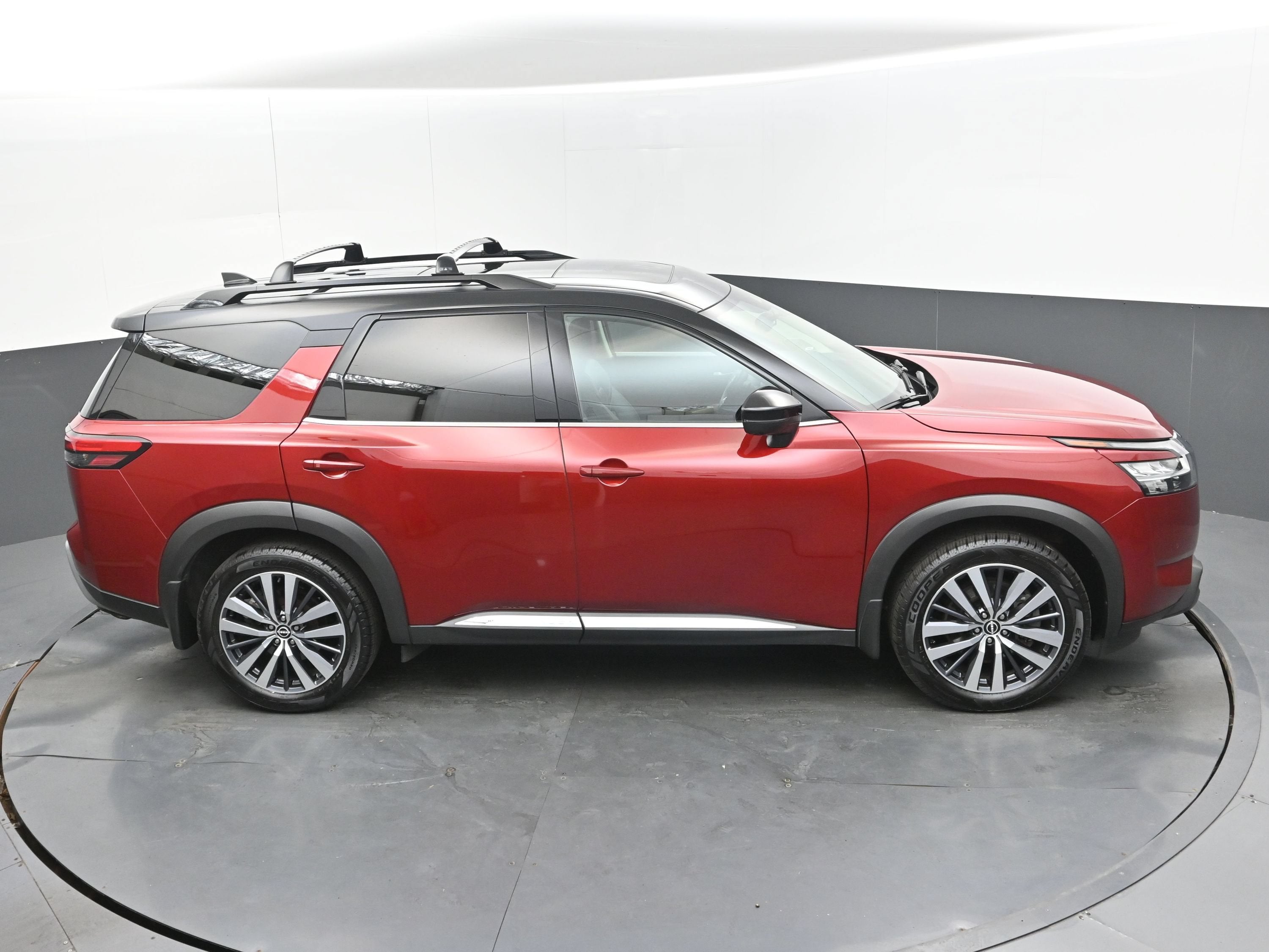 2022 Nissan Pathfinder Platinum 2WD