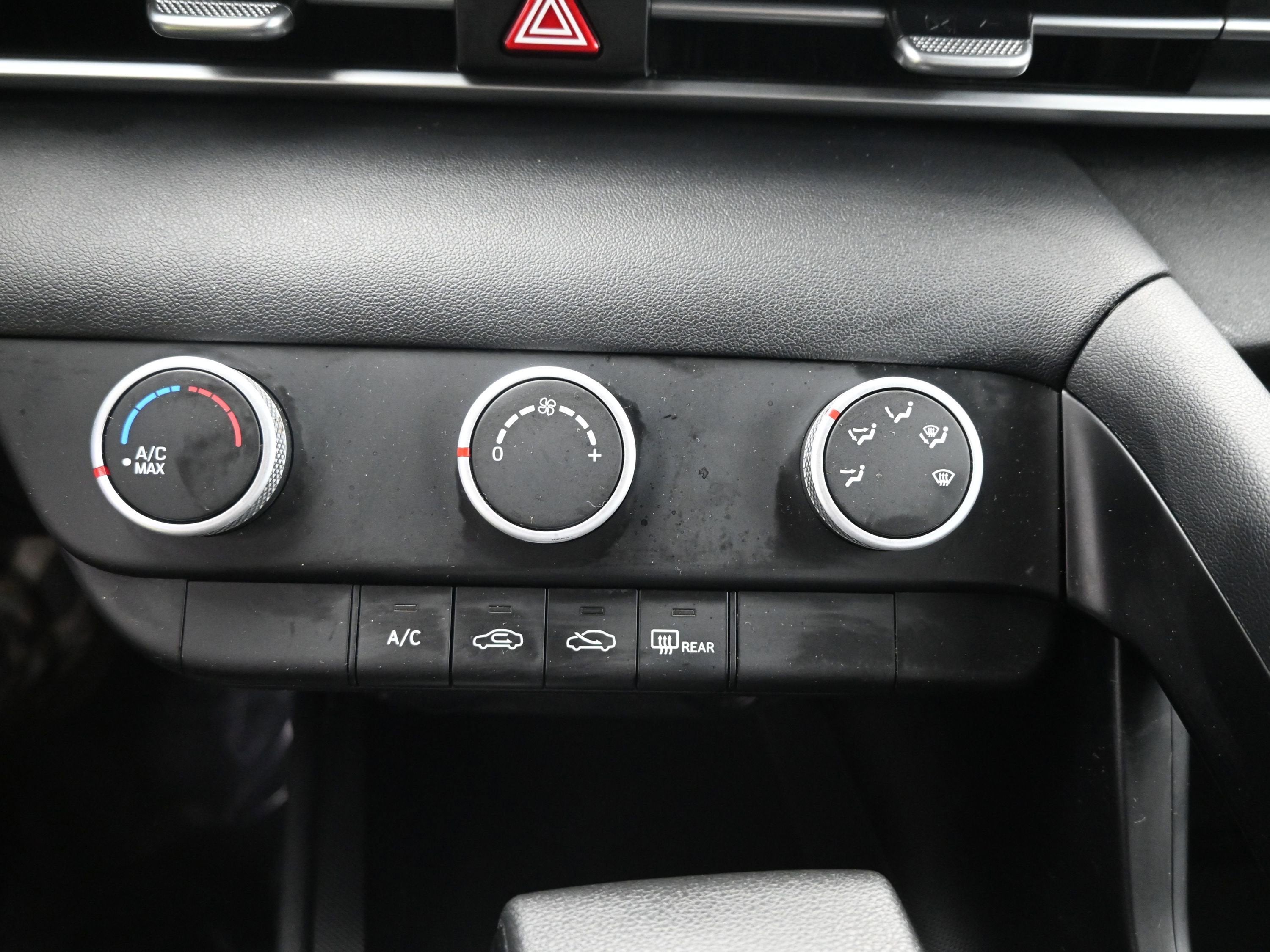 2022 Hyundai Elantra SE