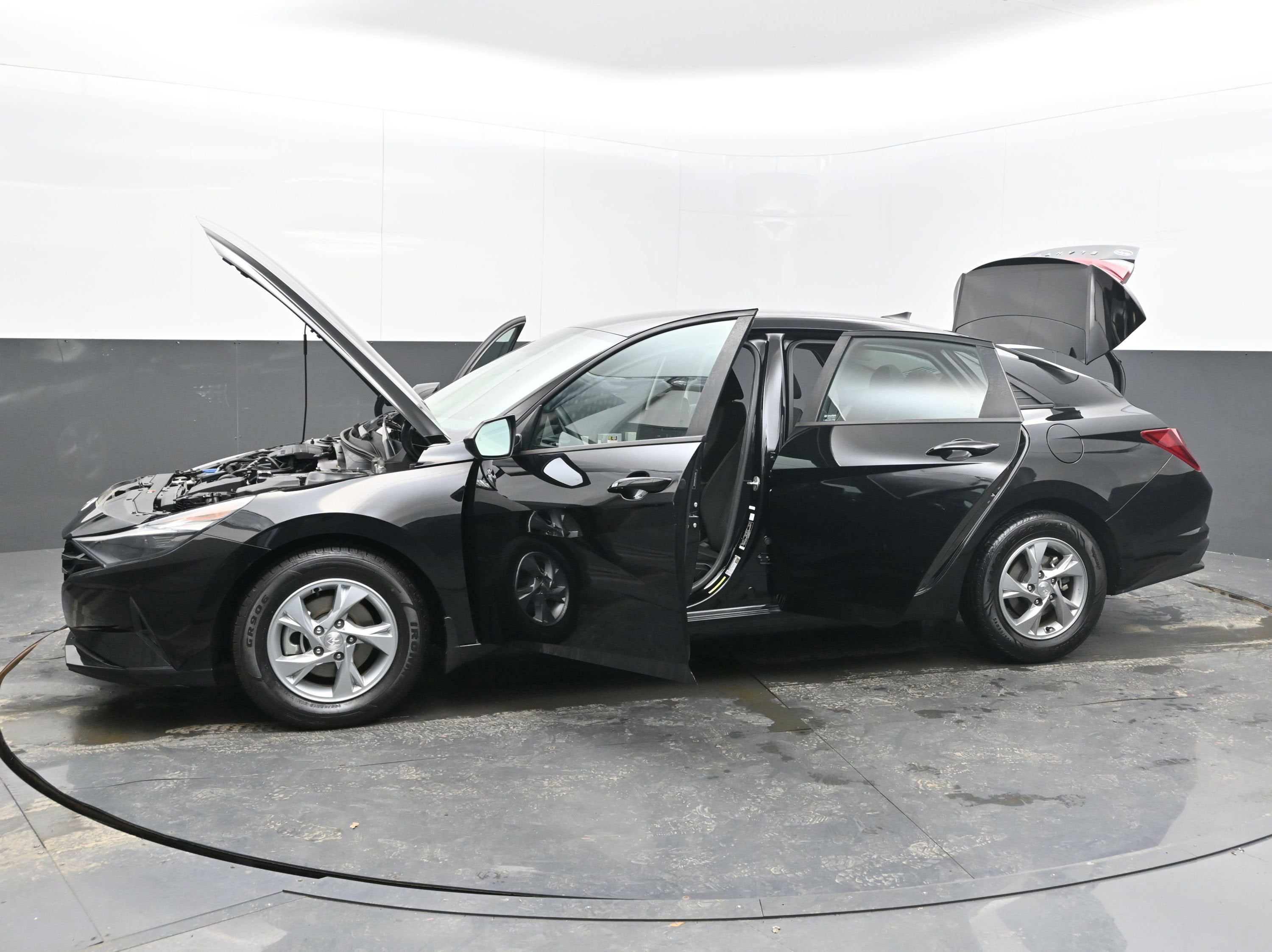 2022 Hyundai Elantra SE