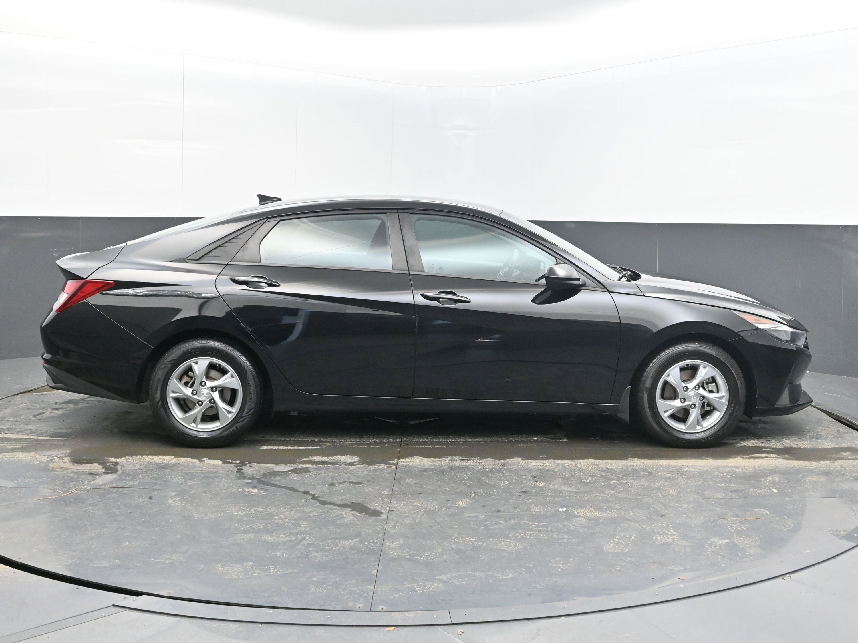 2022 Hyundai Elantra SE