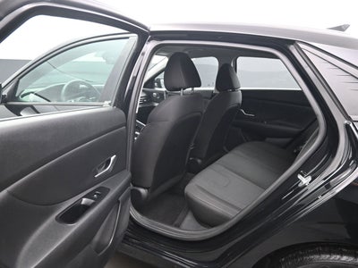 2022 Hyundai Elantra SE