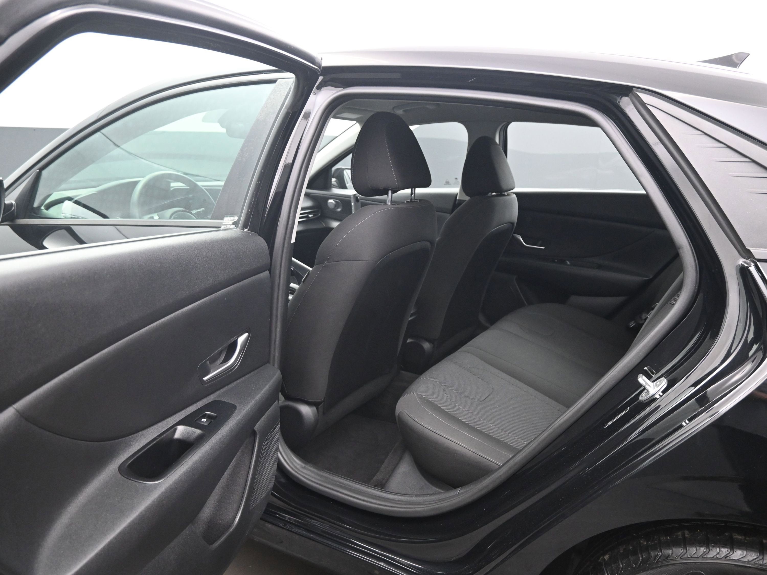 2022 Hyundai Elantra SE