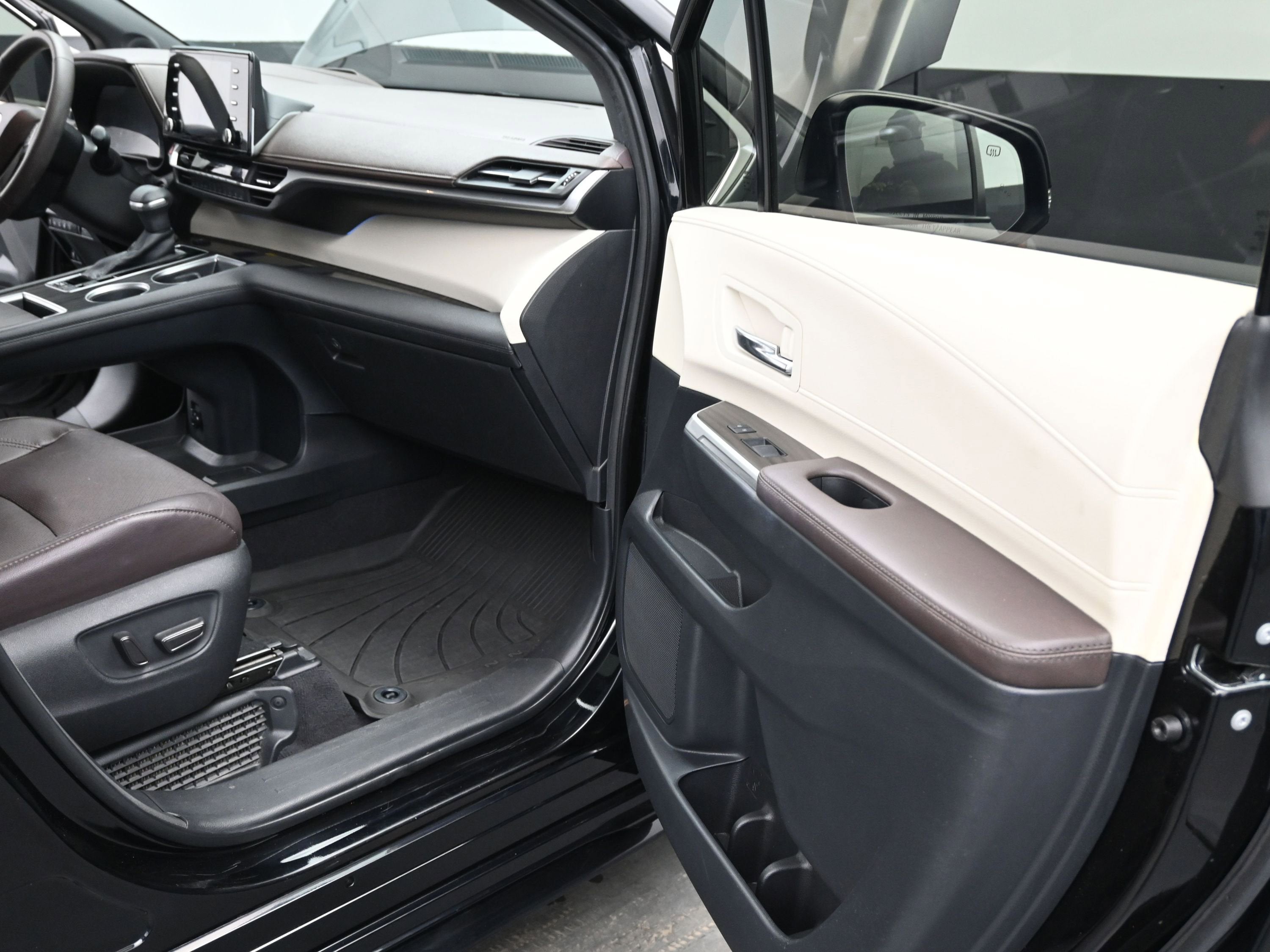 2022 Toyota Sienna Platinum