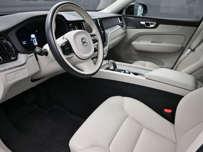 2023 Volvo XC60 B5 Plus Dark Theme
