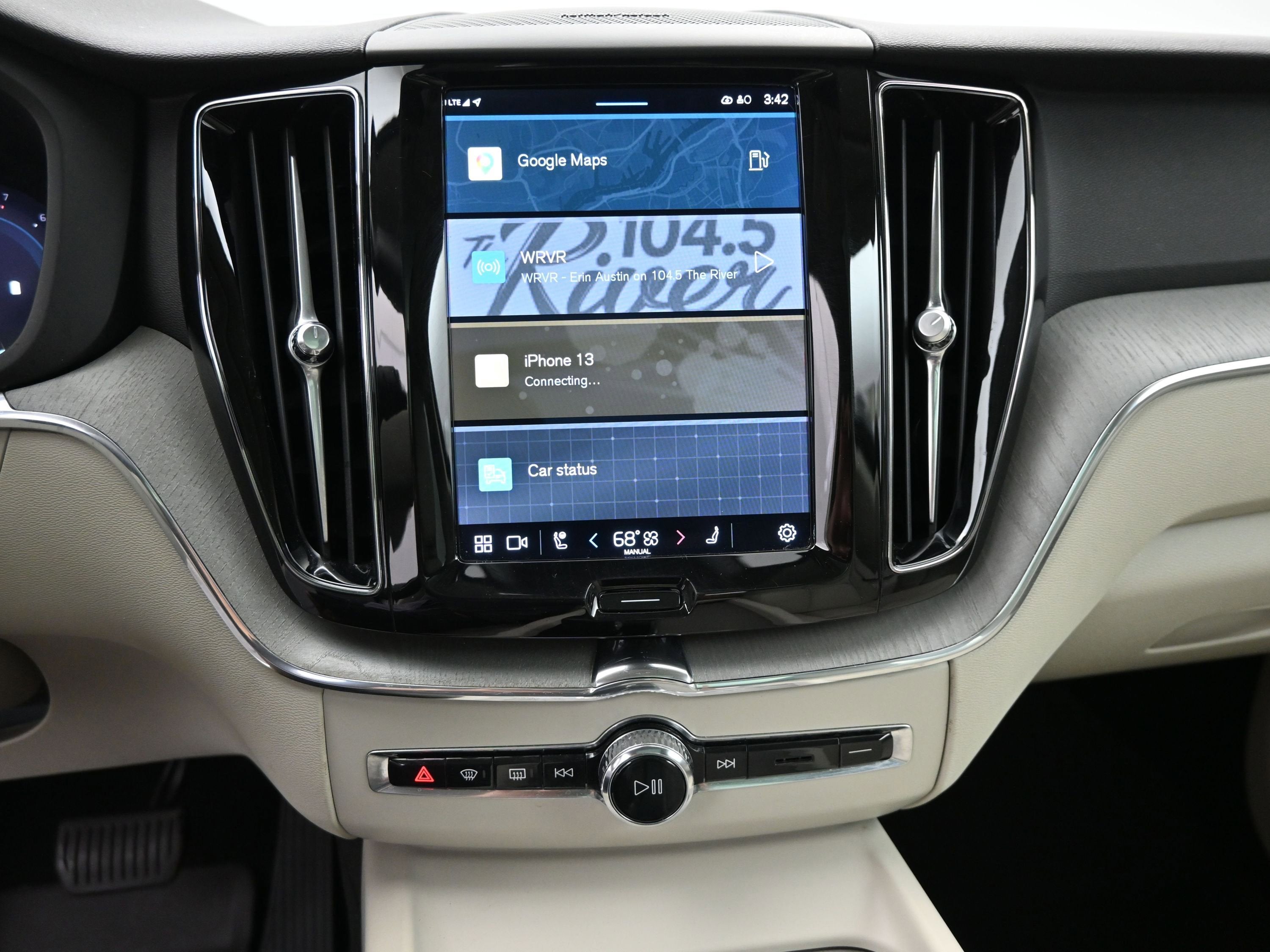 2023 Volvo XC60 B5 Plus Dark Theme