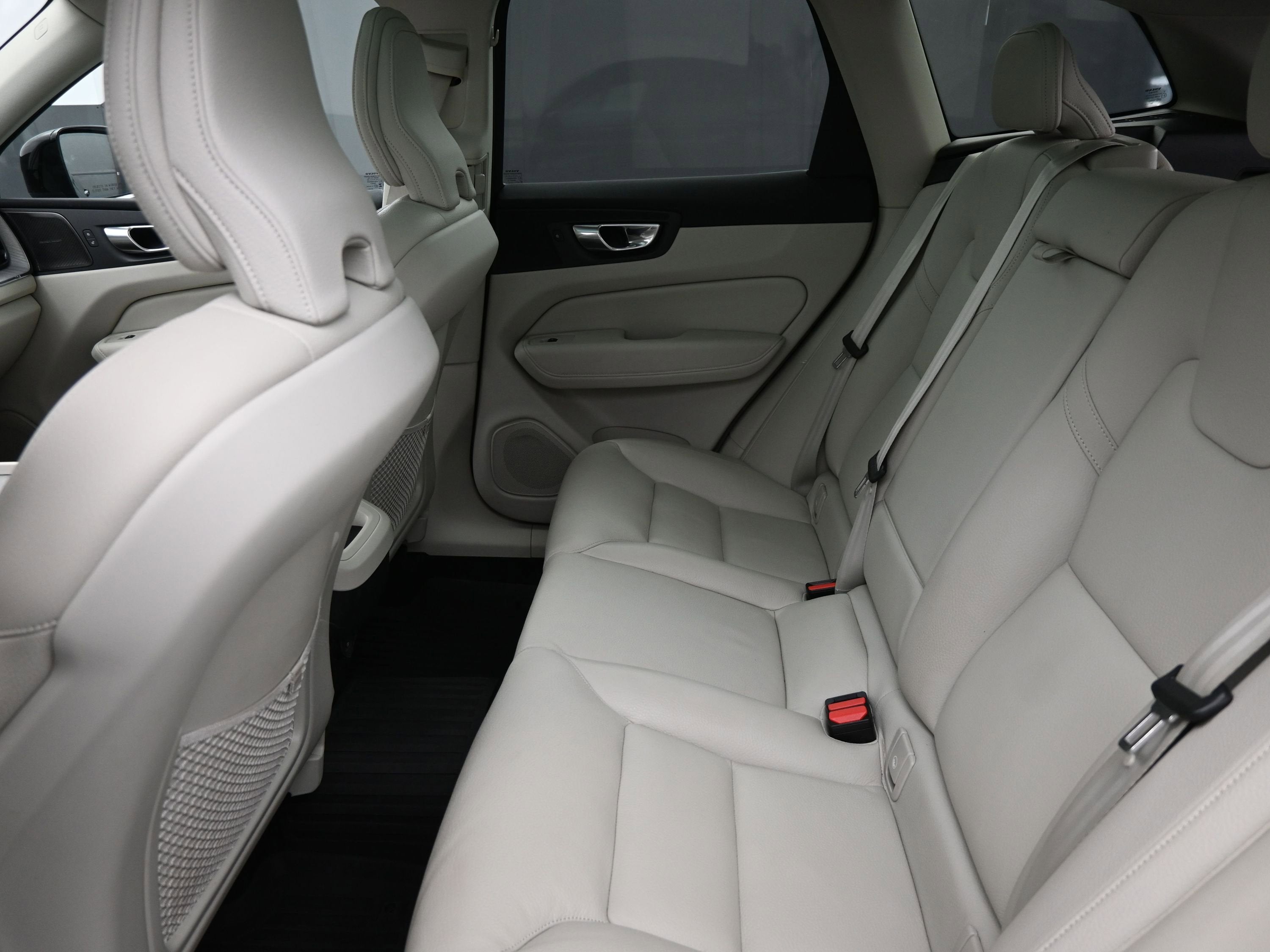 2023 Volvo XC60 B5 Plus Dark Theme