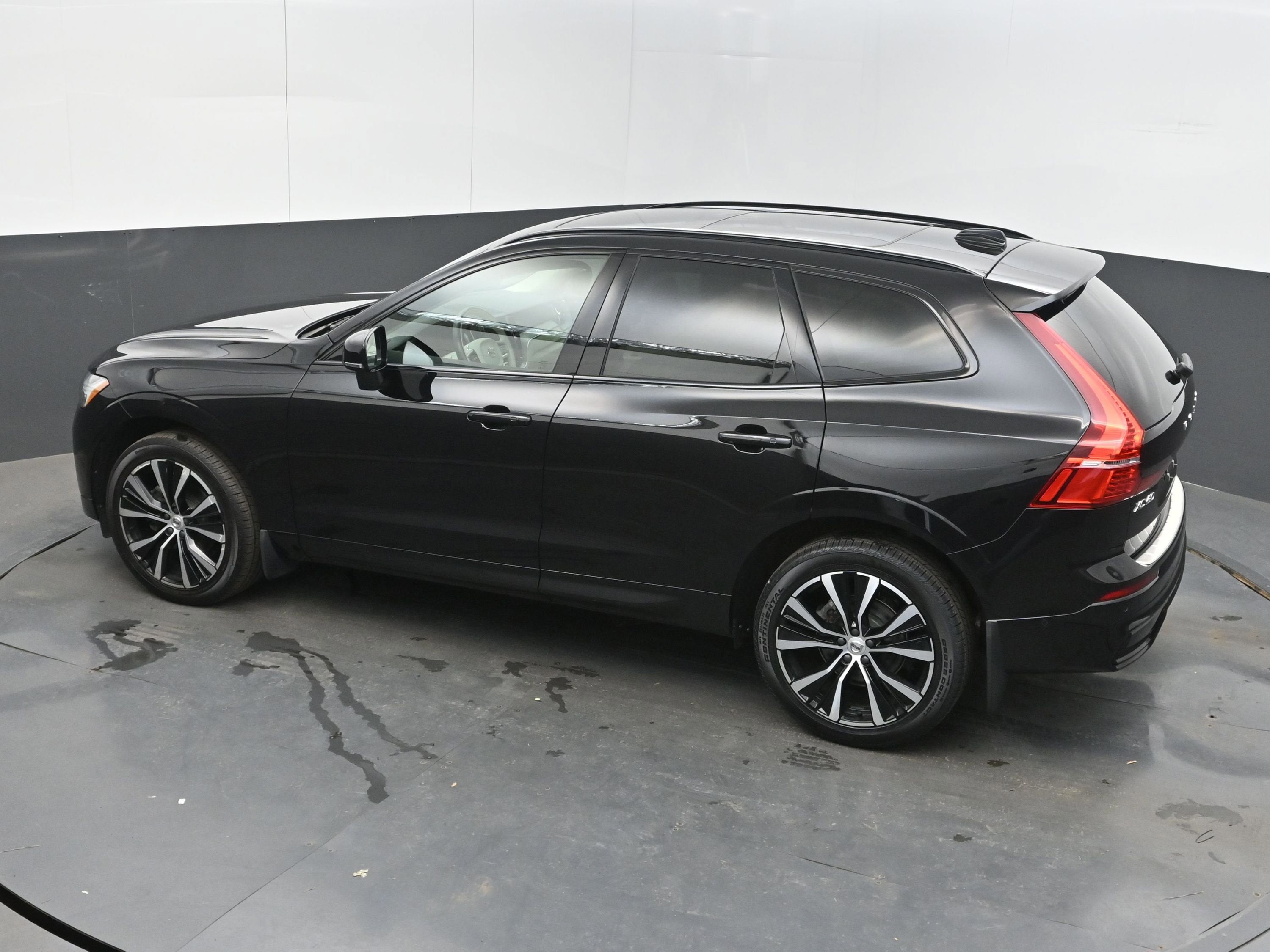 2023 Volvo XC60 B5 Plus Dark Theme