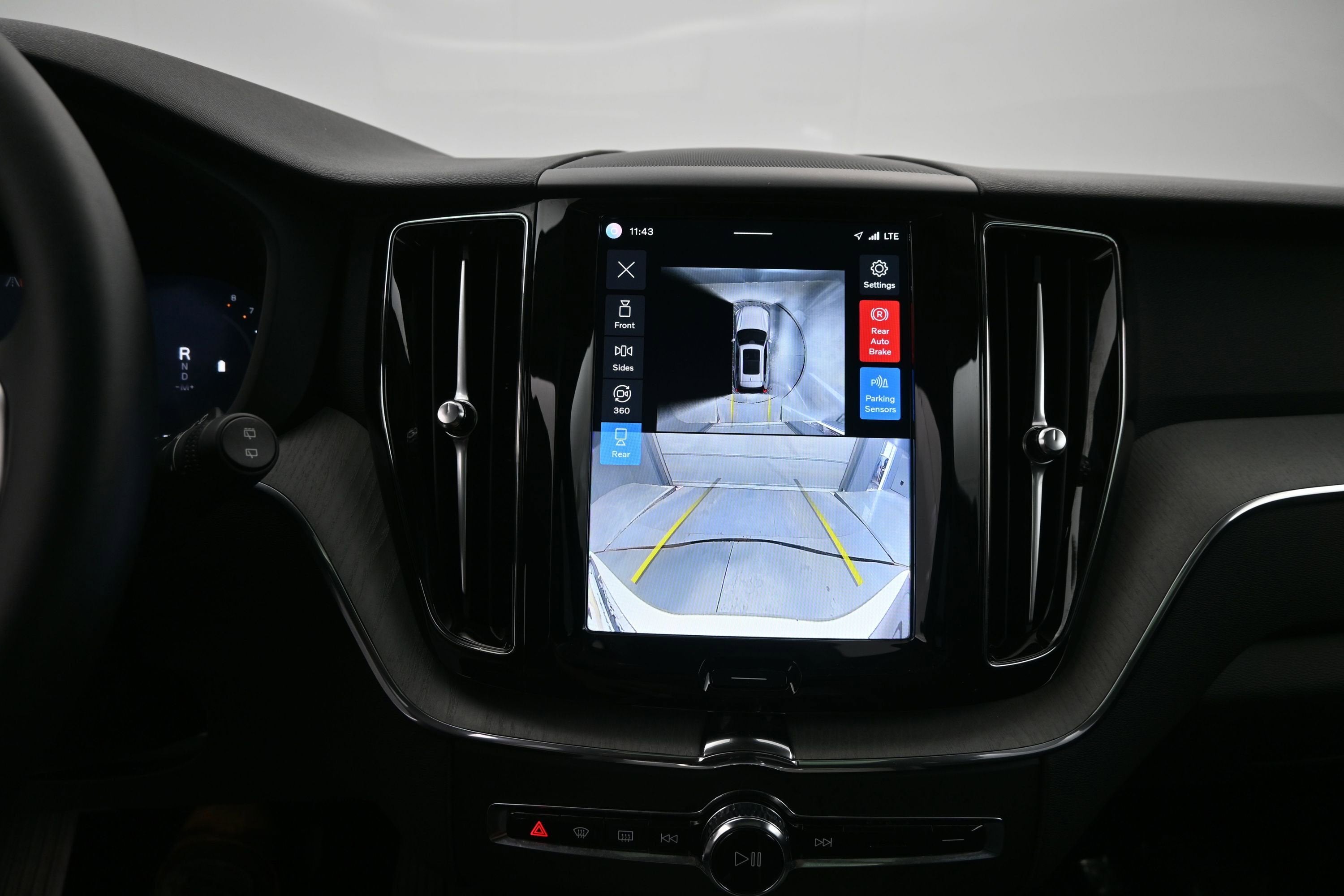 2025 Volvo XC60 B5 Plus