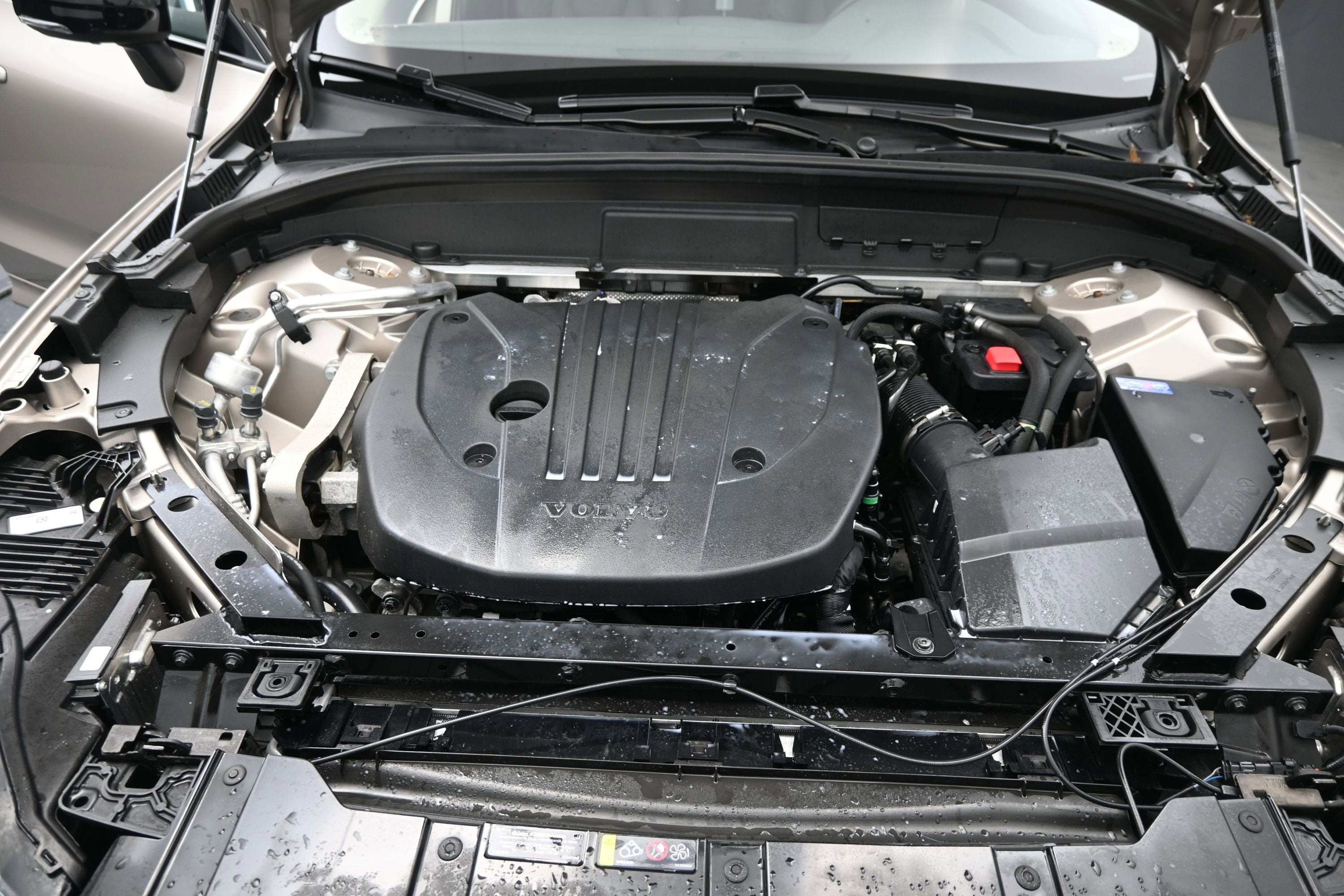 2025 Volvo XC60 B5 Plus