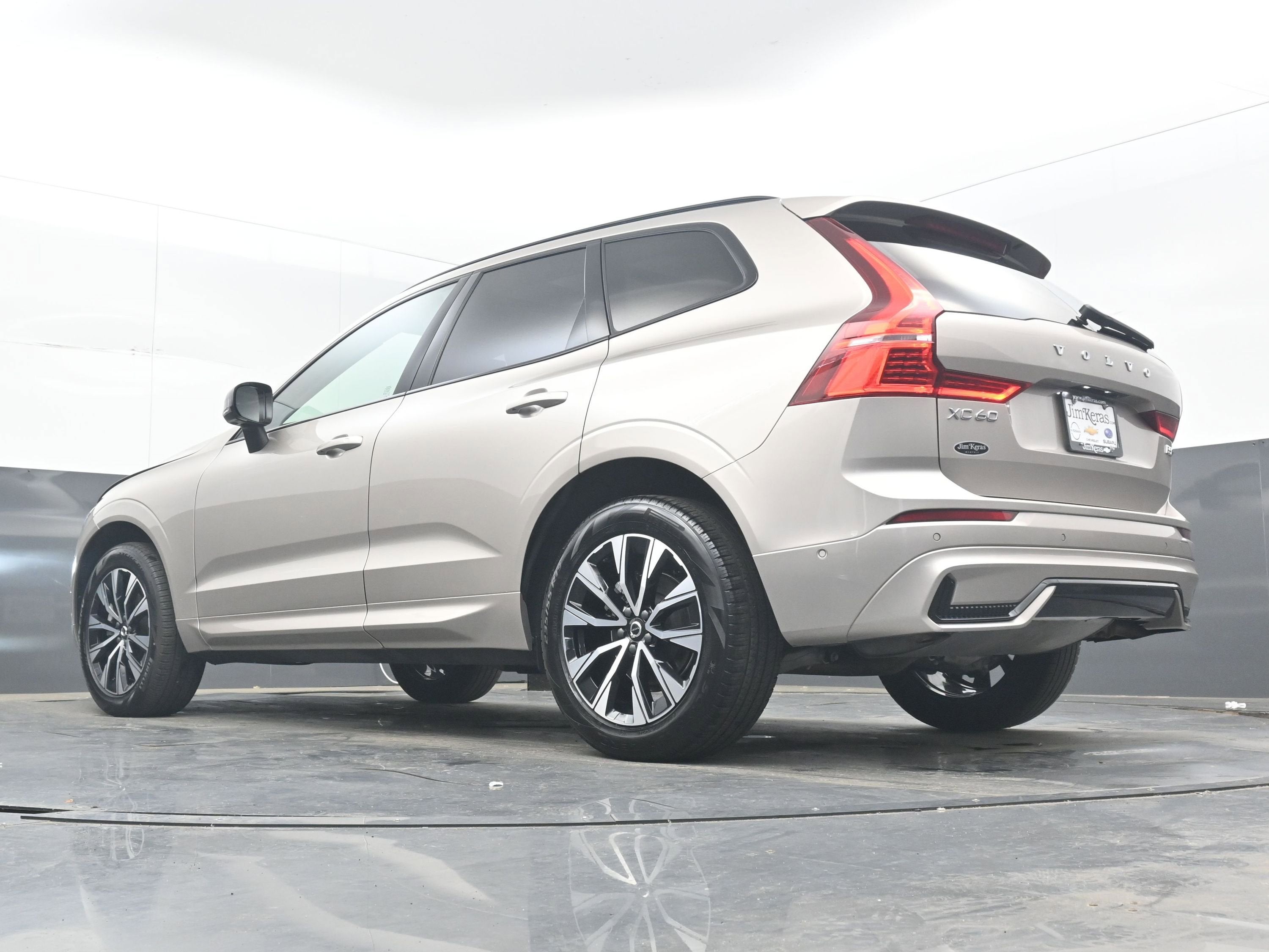 2025 Volvo XC60 B5 Plus