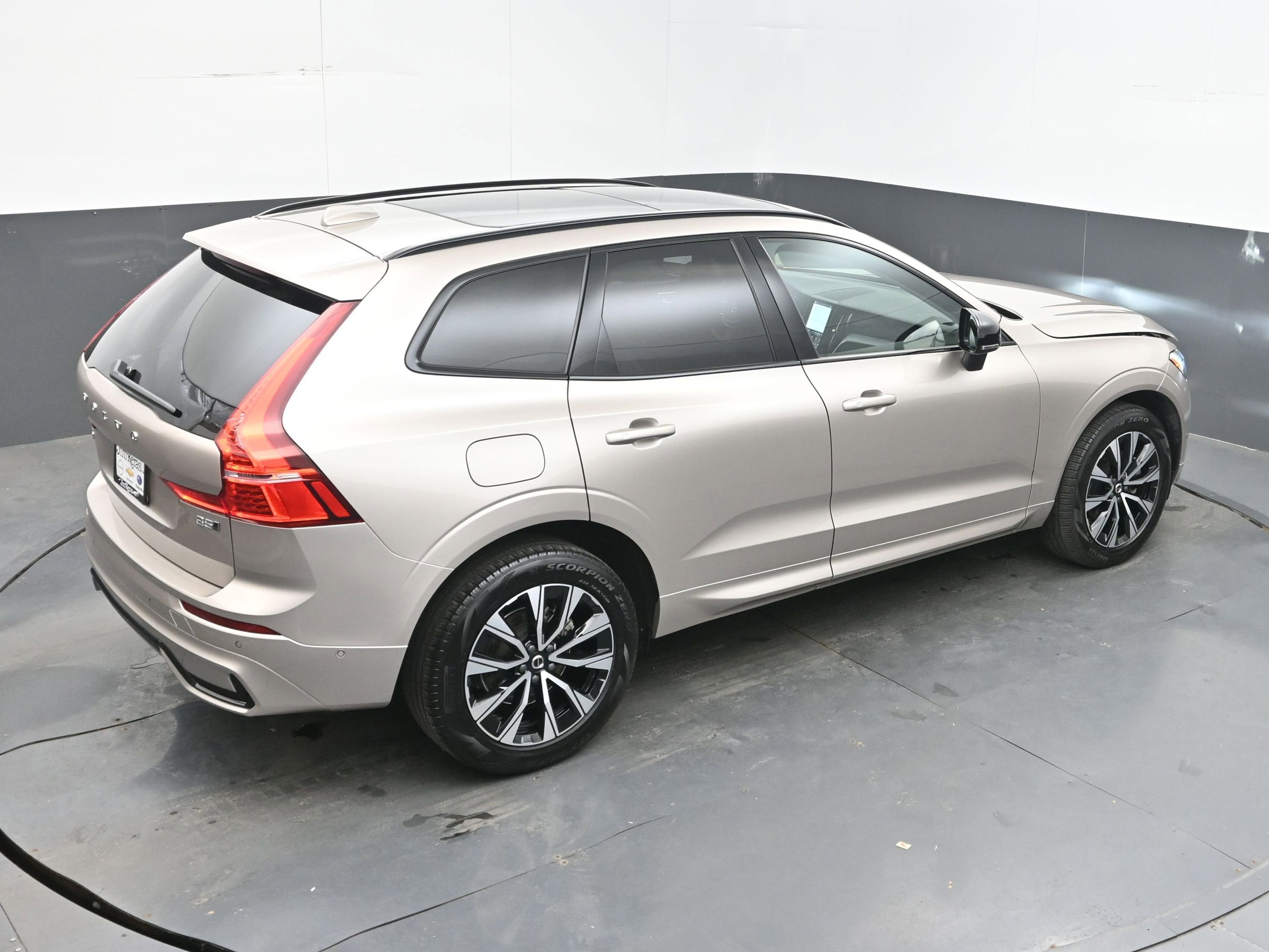 2025 Volvo XC60 B5 Plus
