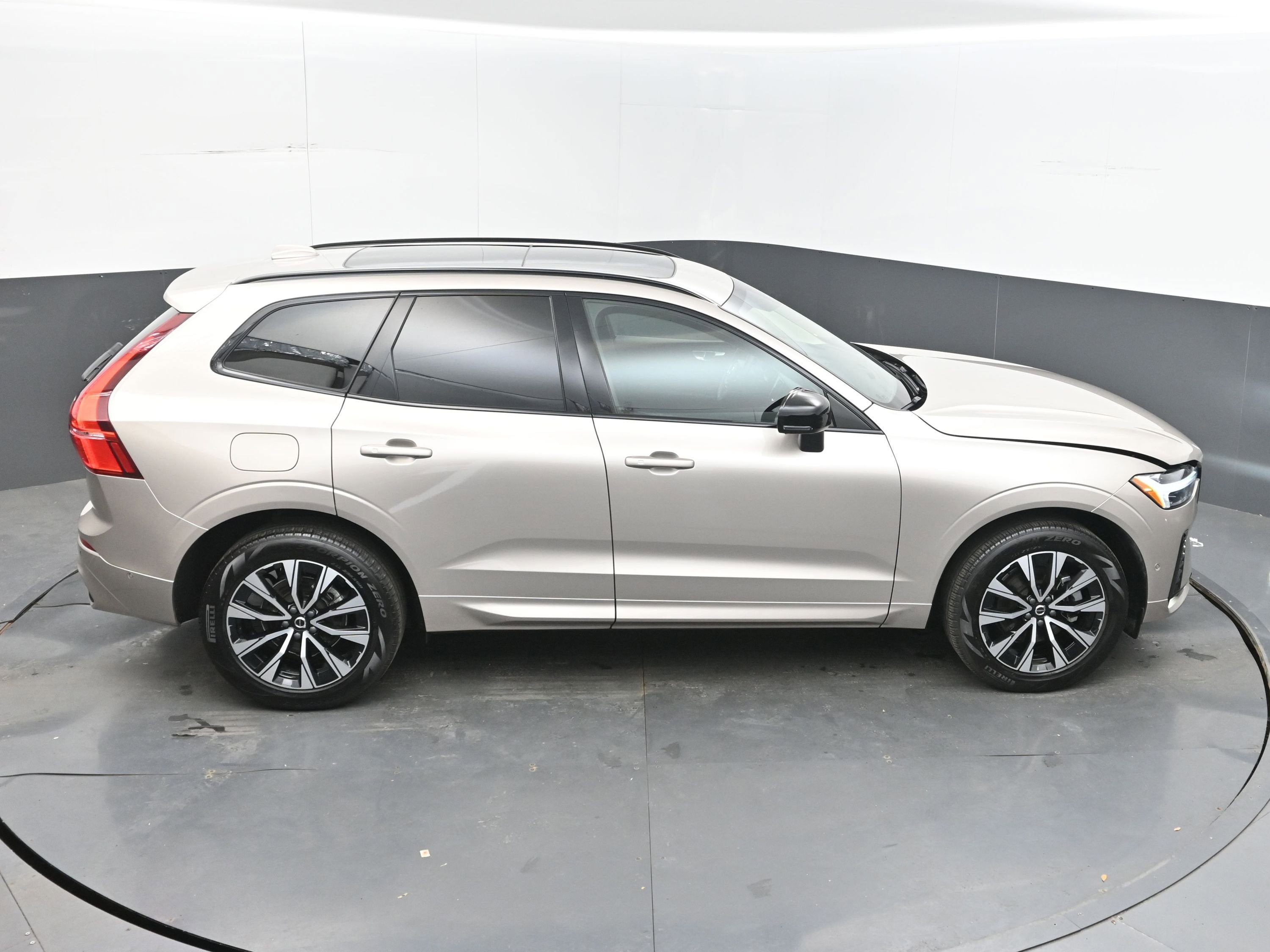 2025 Volvo XC60 B5 Plus