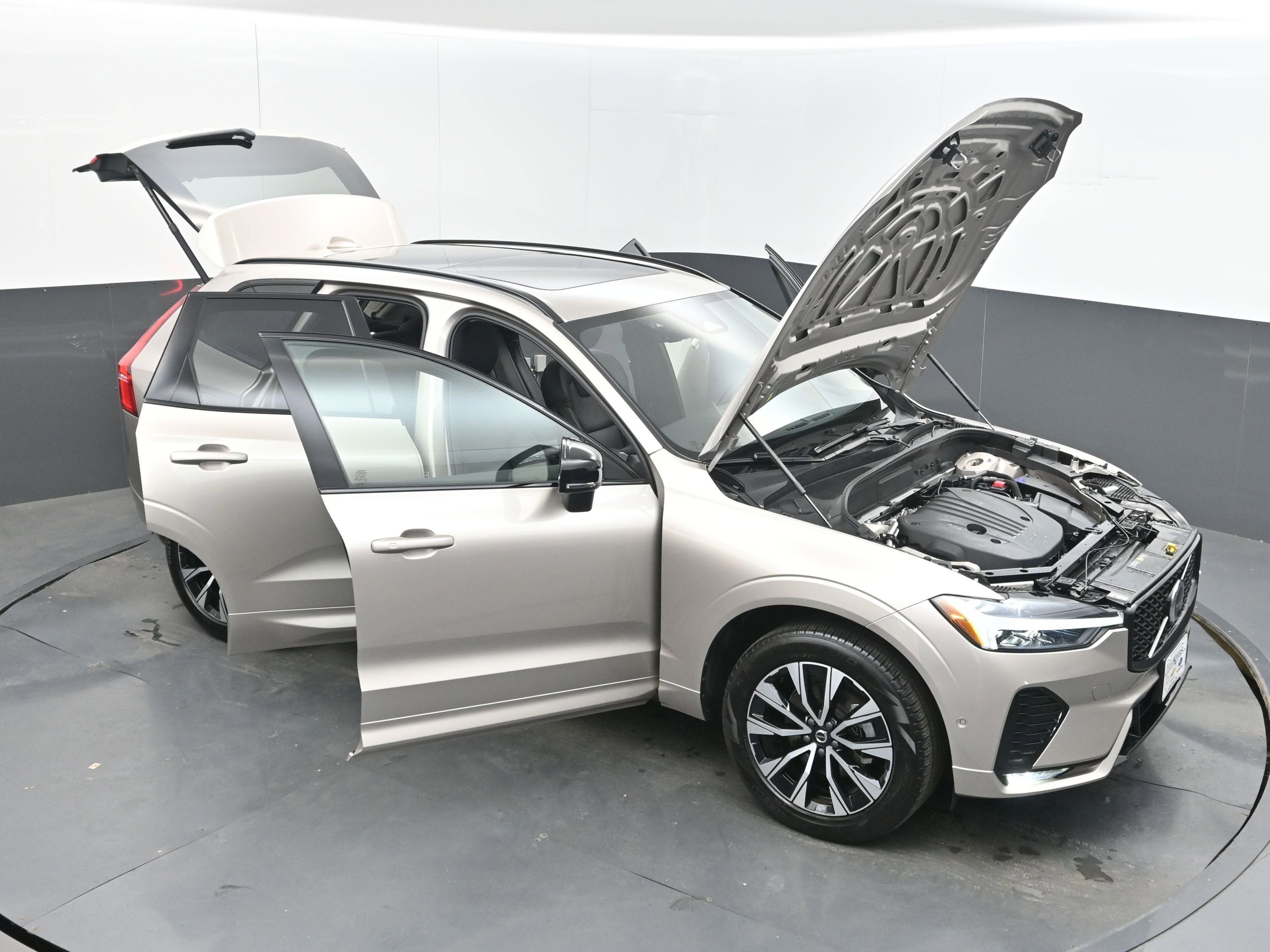 2025 Volvo XC60 B5 Plus