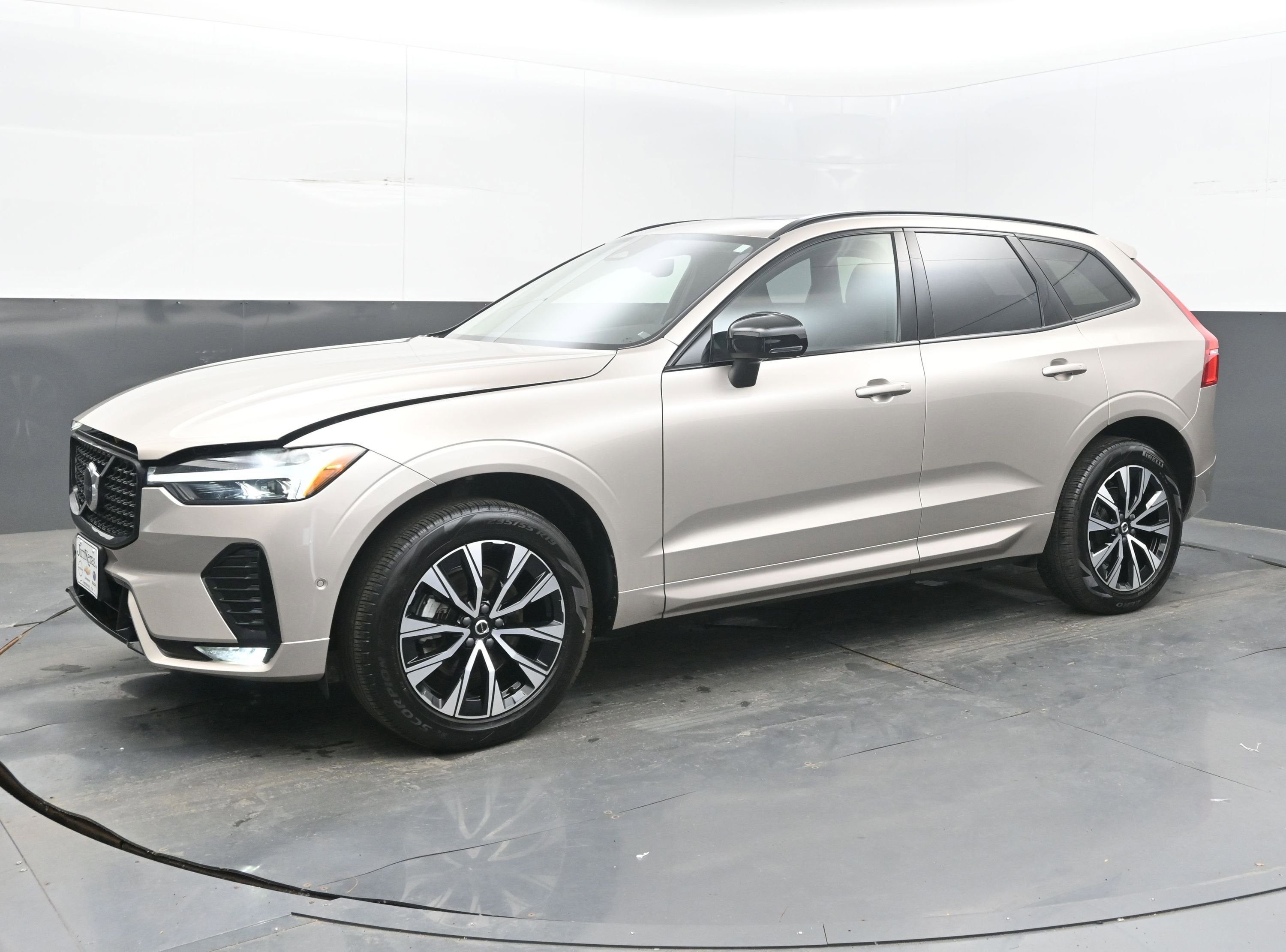 2025 Volvo XC60 B5 Plus