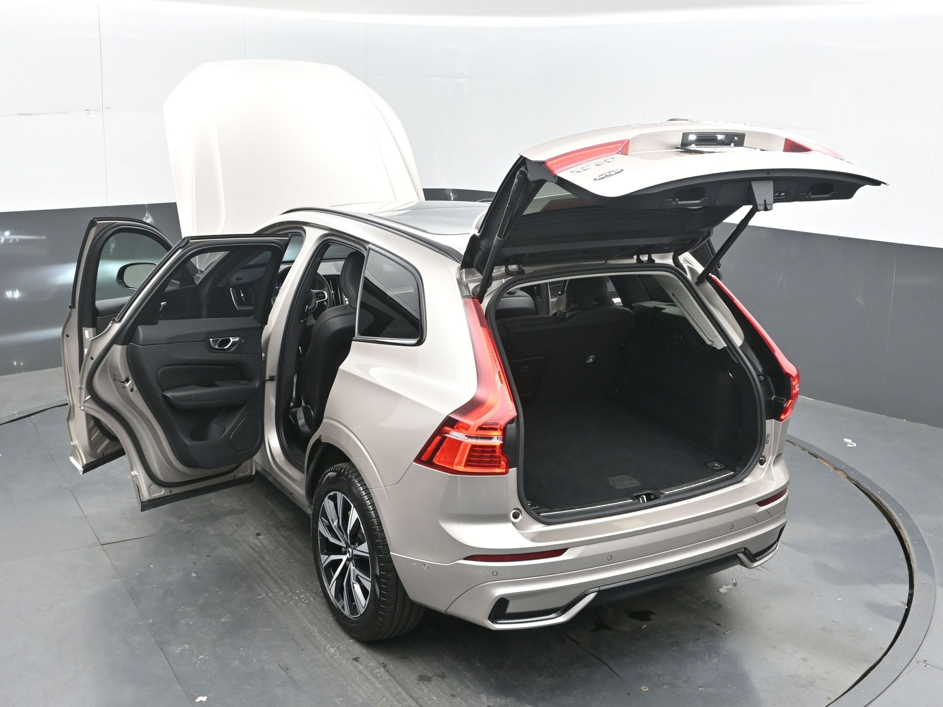 2025 Volvo XC60 B5 Plus