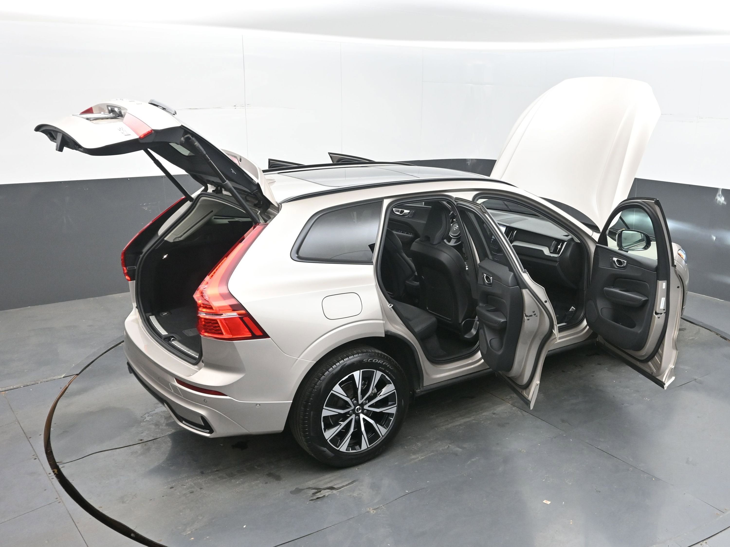 2025 Volvo XC60 B5 Plus