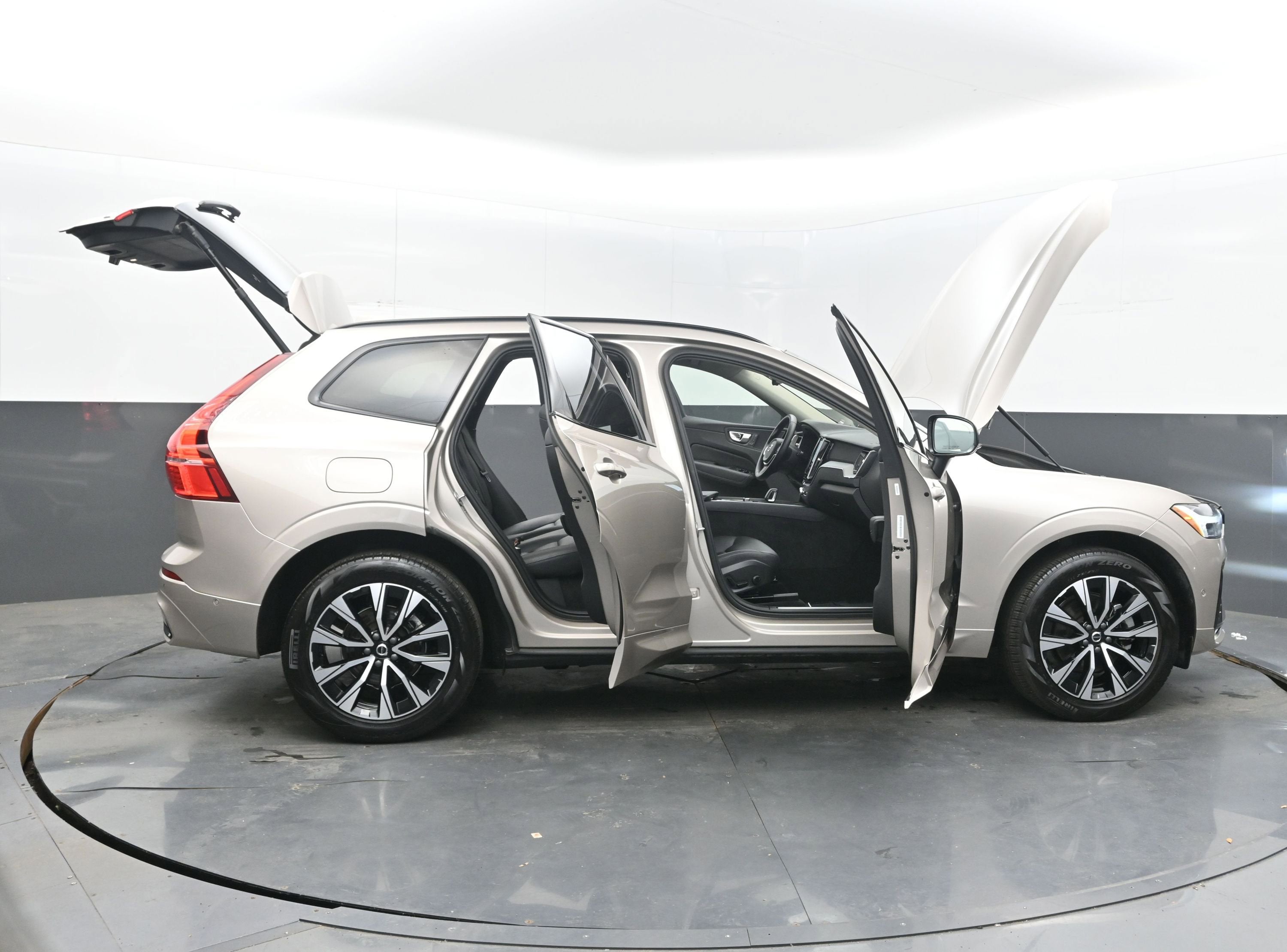 2025 Volvo XC60 B5 Plus