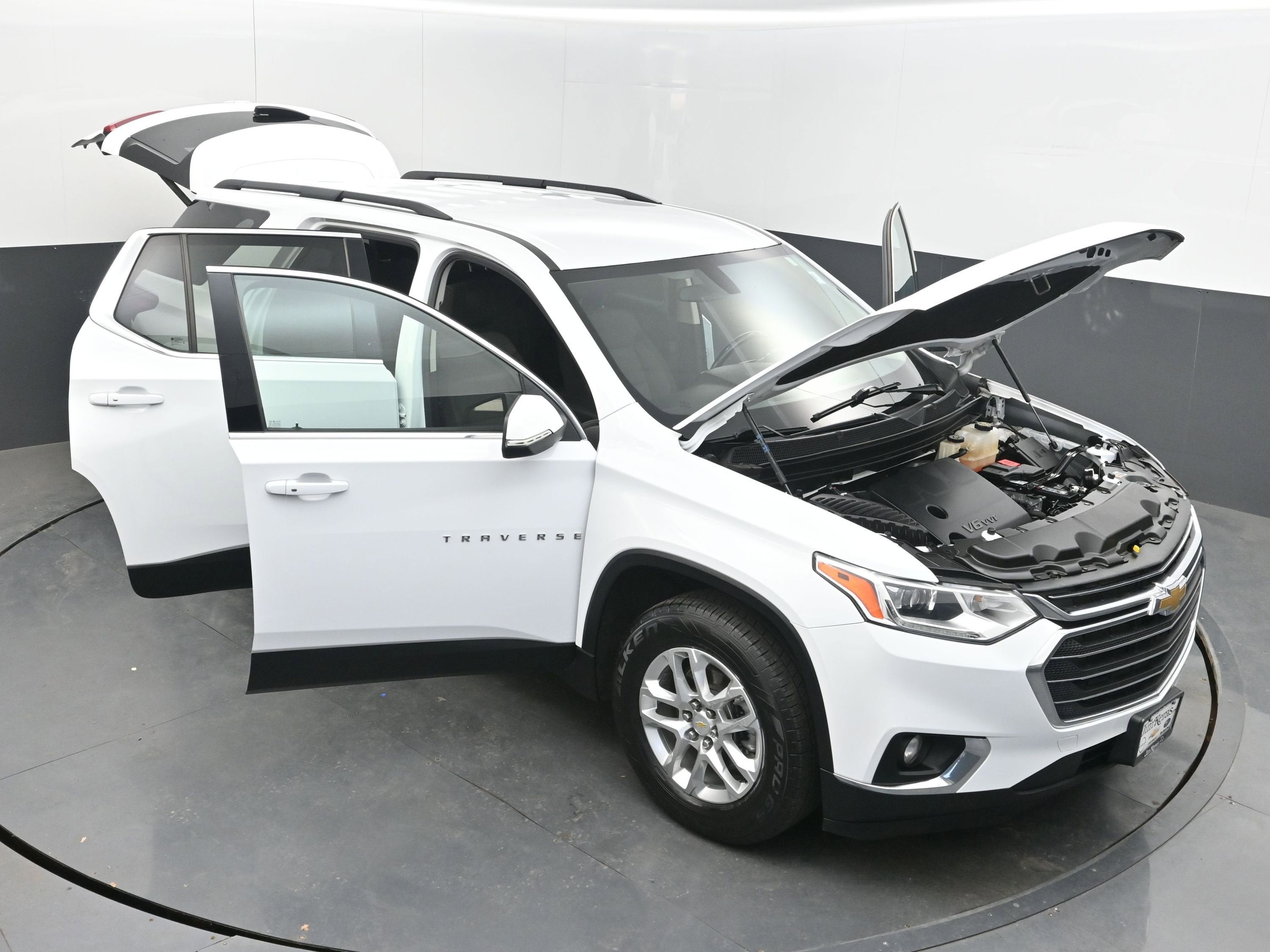 2021 Chevrolet Traverse LT Cloth