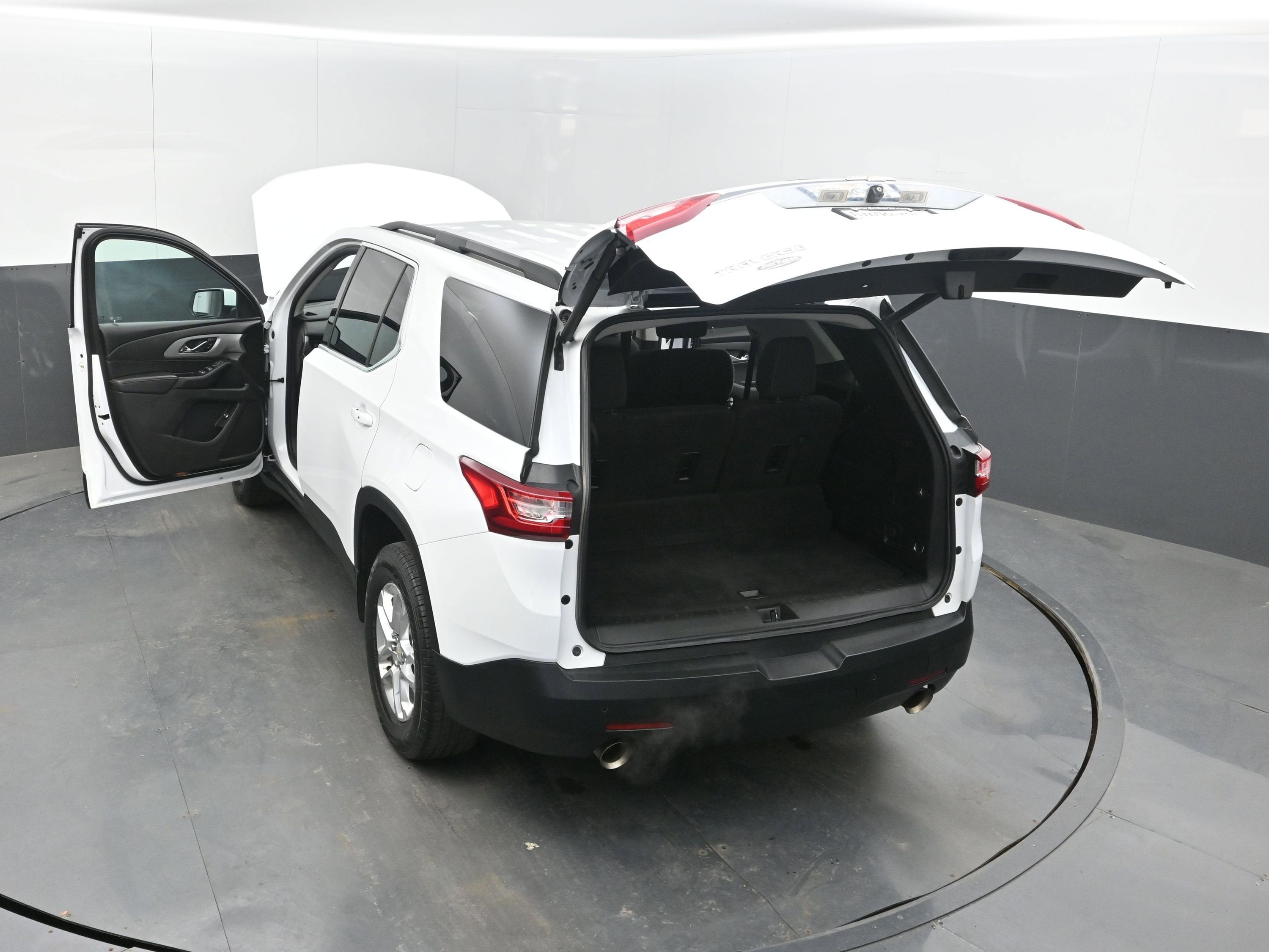 2021 Chevrolet Traverse LT Cloth
