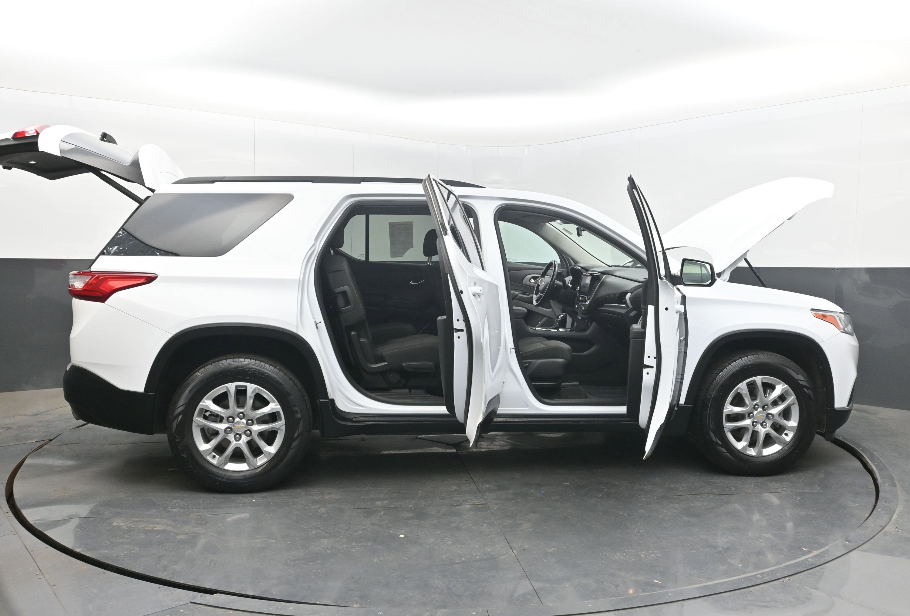 2021 Chevrolet Traverse LT Cloth