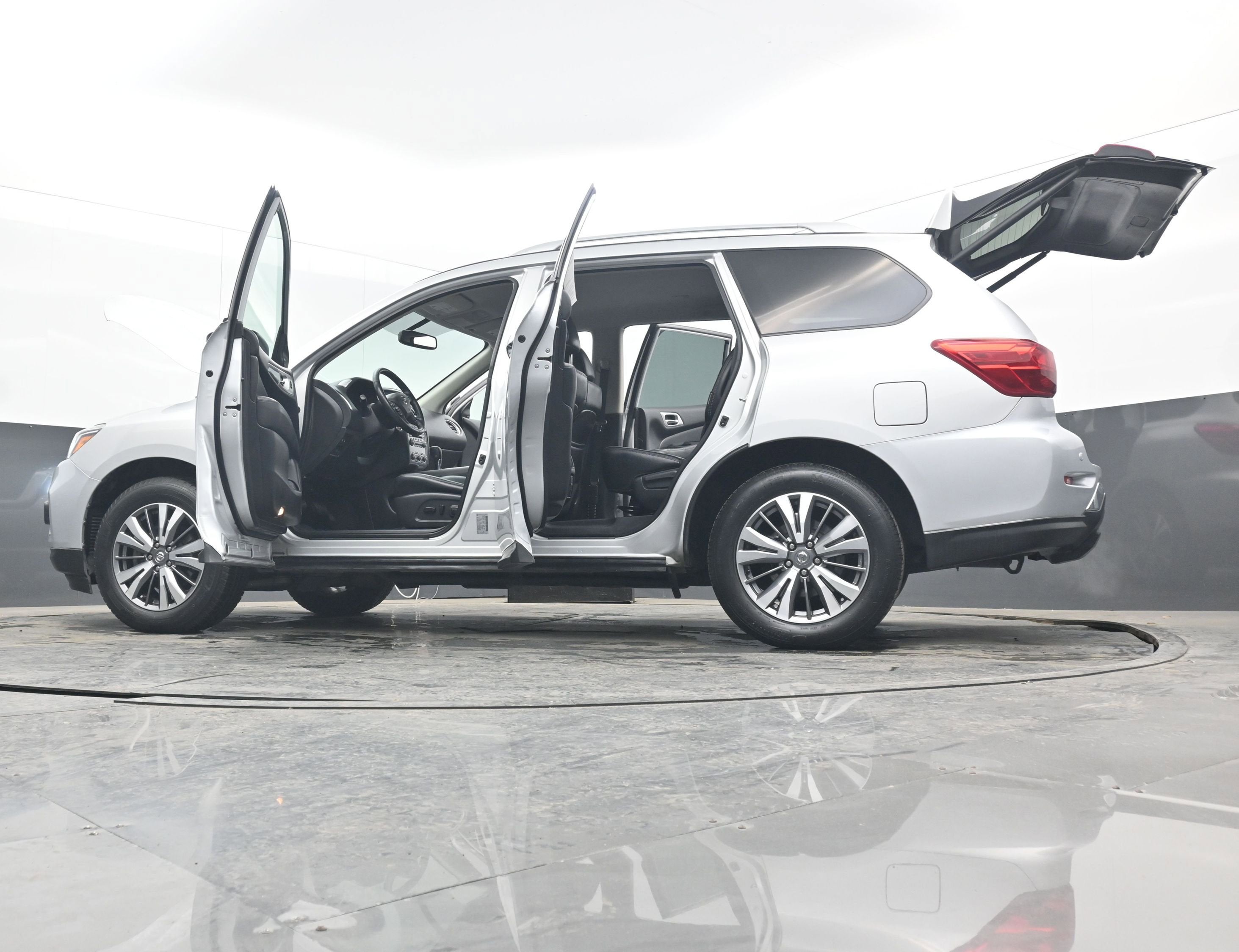 2020 Nissan Pathfinder SL