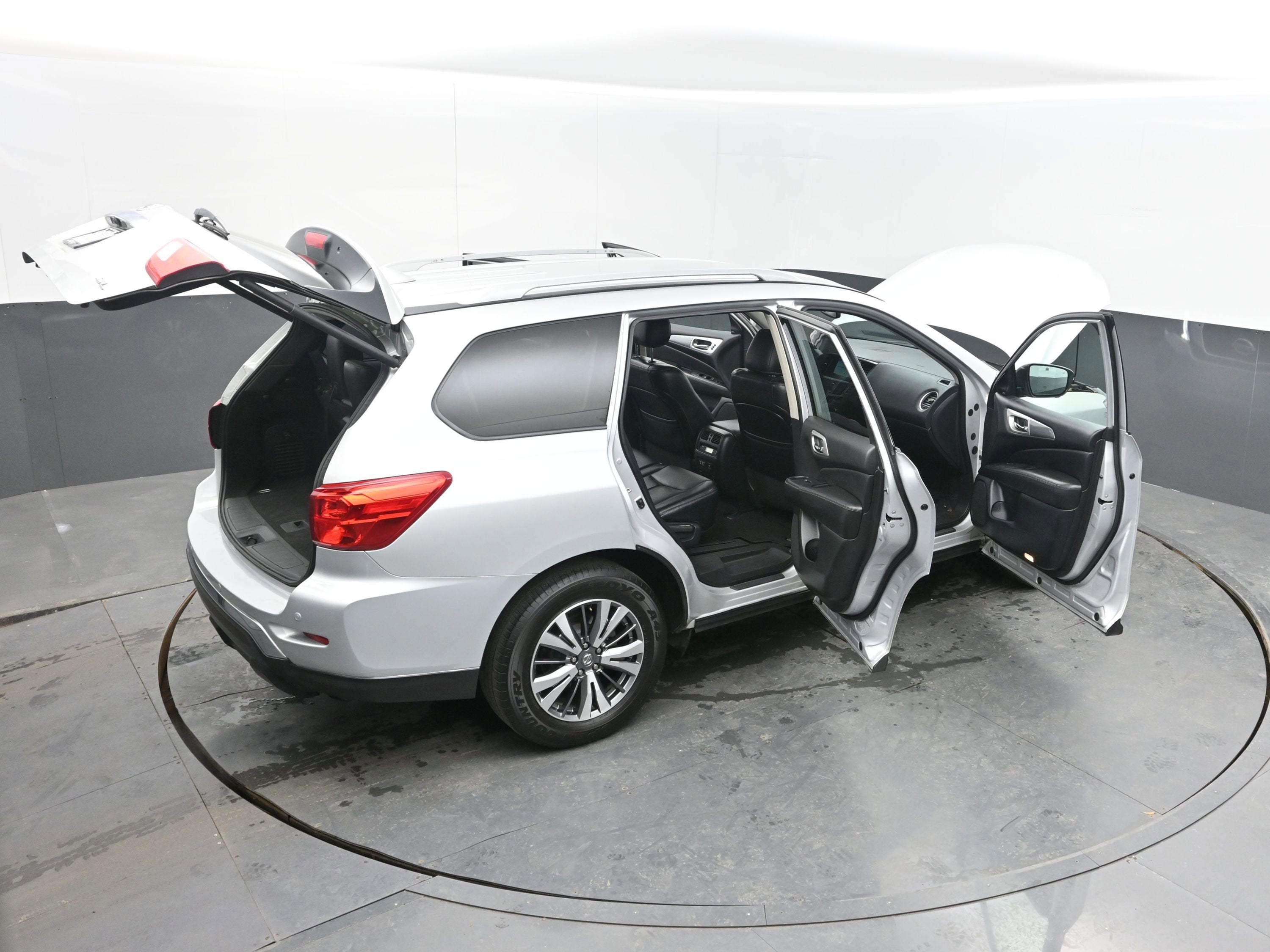 2020 Nissan Pathfinder SL