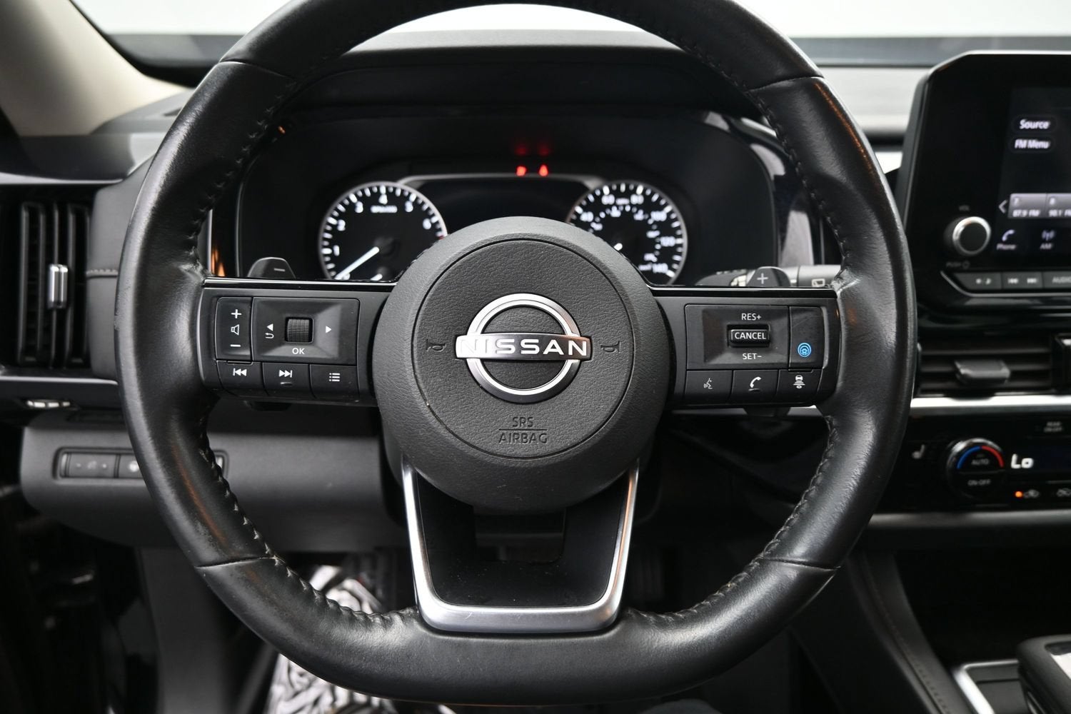 2023 Nissan Pathfinder SV