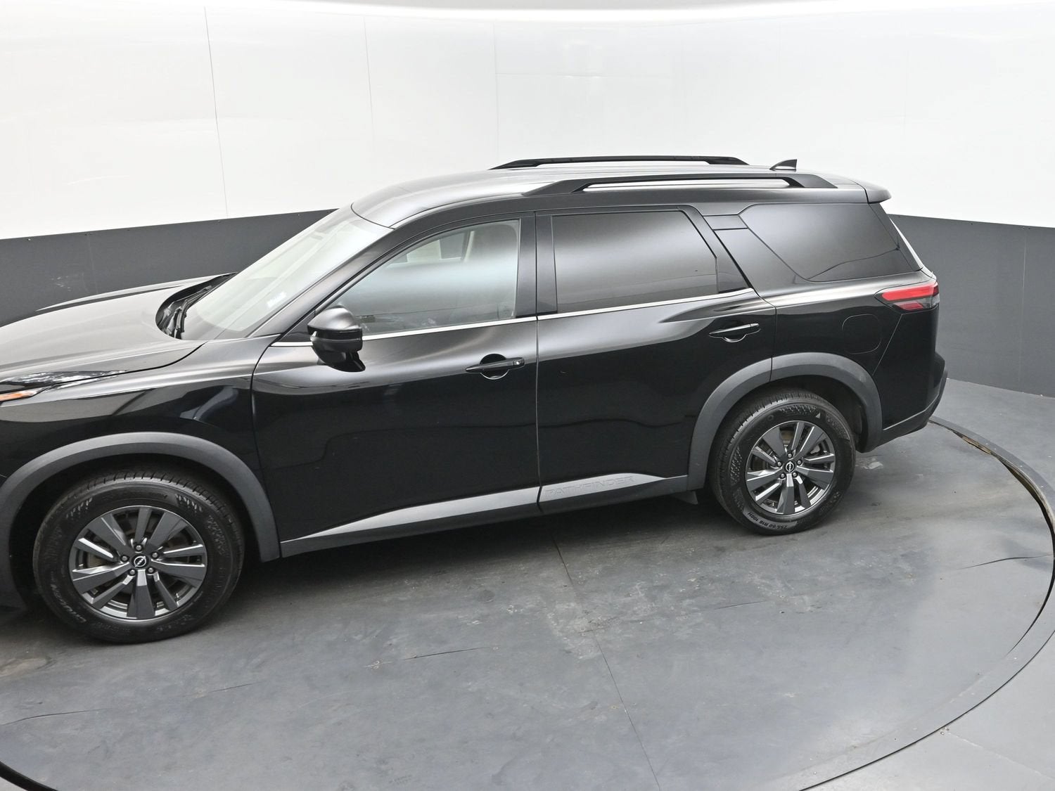 2023 Nissan Pathfinder SV