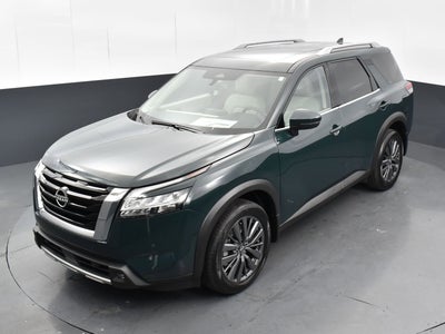 2022 Nissan Pathfinder SL